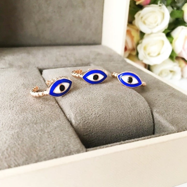 A beautiful oval evil eye ring featuring a blue evil eye bead set in rose gold, showcasing its adjustable design and minimalist style.