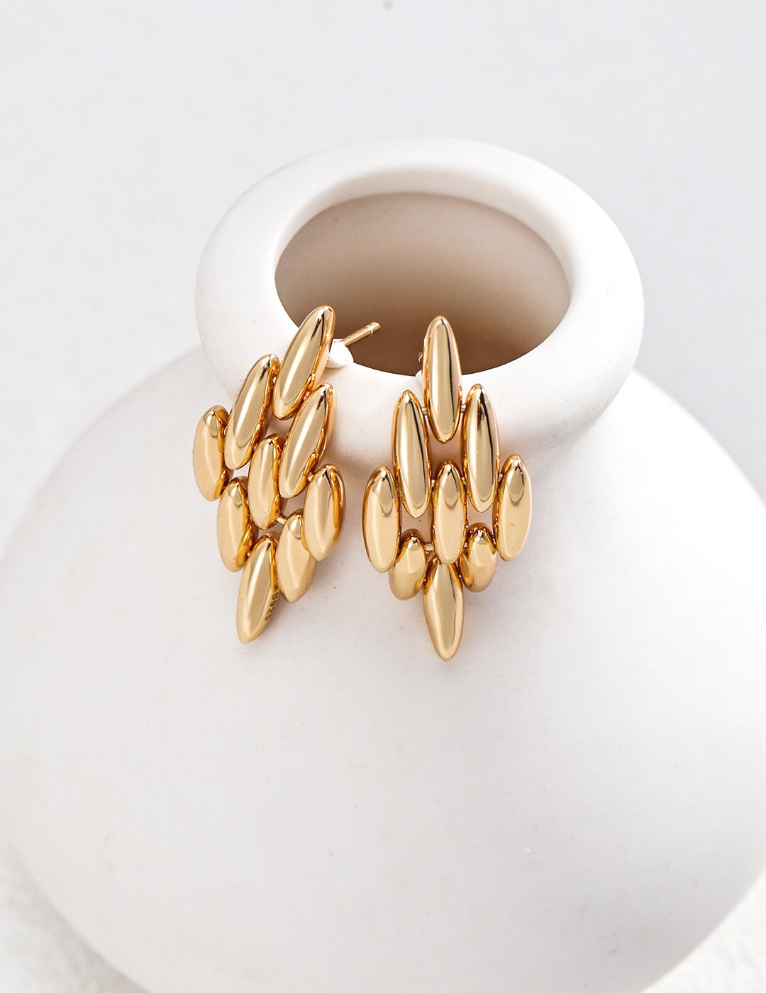 Elegant Oval Wheat Earrings featuring freshwater pearls and gold vermeil, showcasing a unique design.