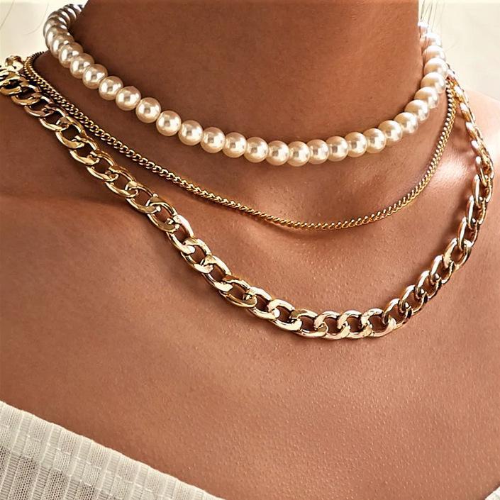 Elegant 18K gold plated necklace featuring pearl and curb link design, adjustable length with lobster clasp closure.