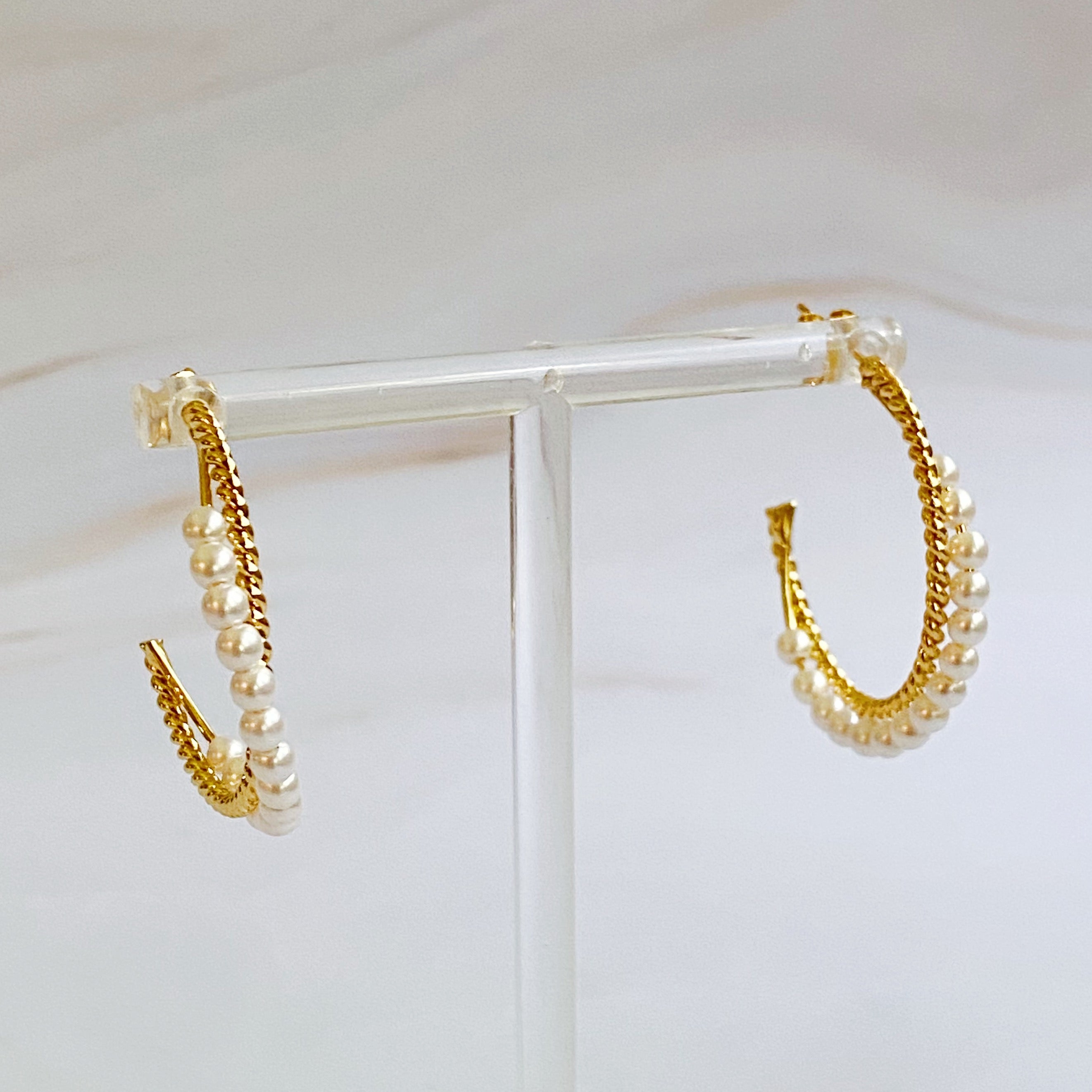 Elegant Pearl and Gold Blended Hoop Earring featuring a cabled texture and twisted structure, perfect for any occasion.