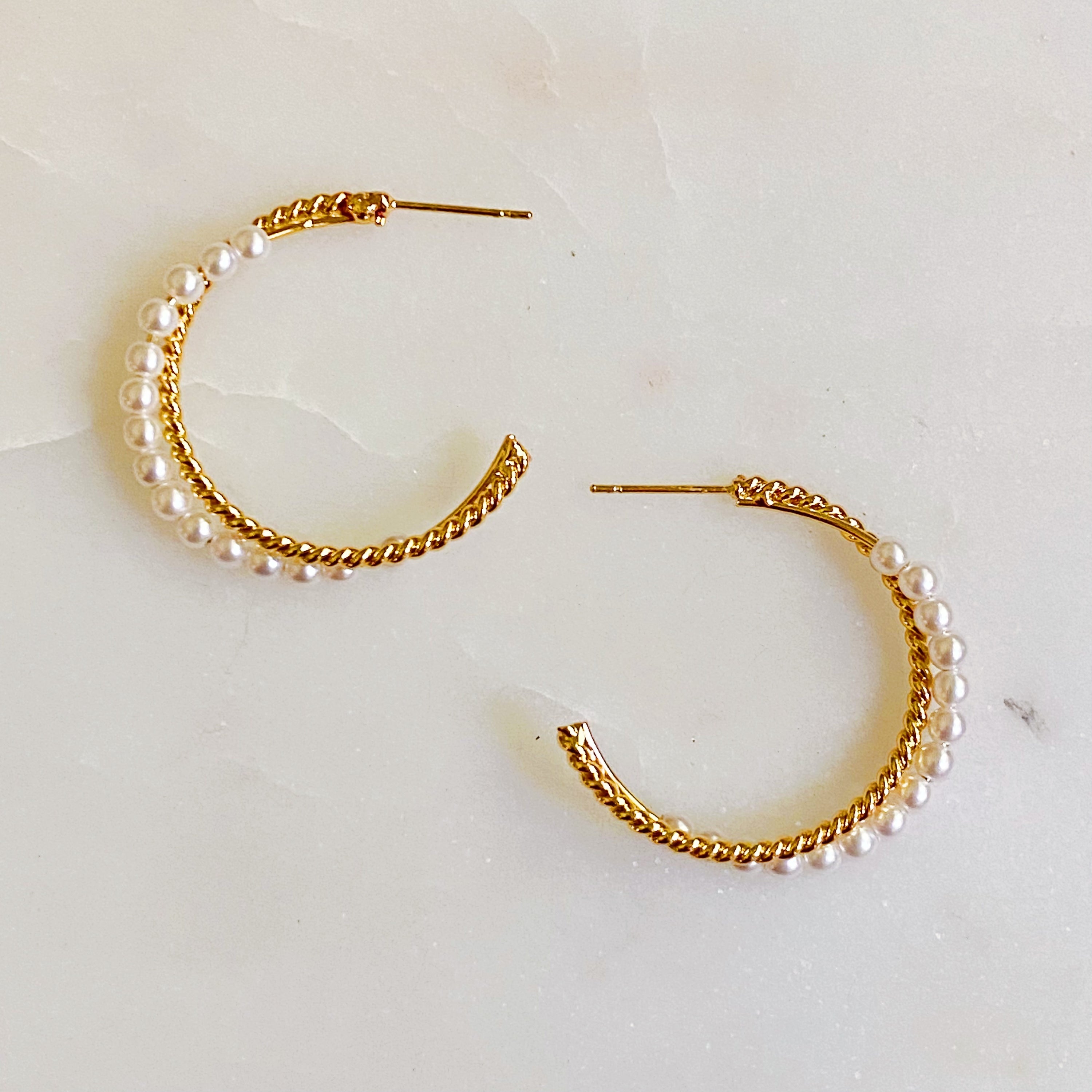 Elegant Pearl and Gold Blended Hoop Earring featuring a cabled texture and twisted structure, perfect for any occasion.