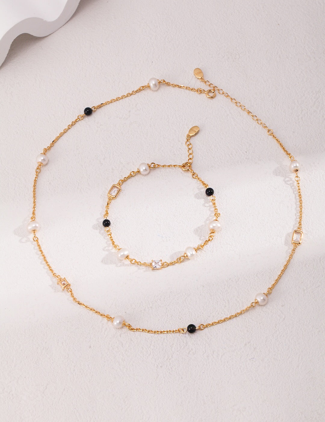 Elegant Pearl Black Onyx Cubic Zirconia Chain Necklace featuring black agate, freshwater pearls, and gold vermeil, showcasing its luxurious design.