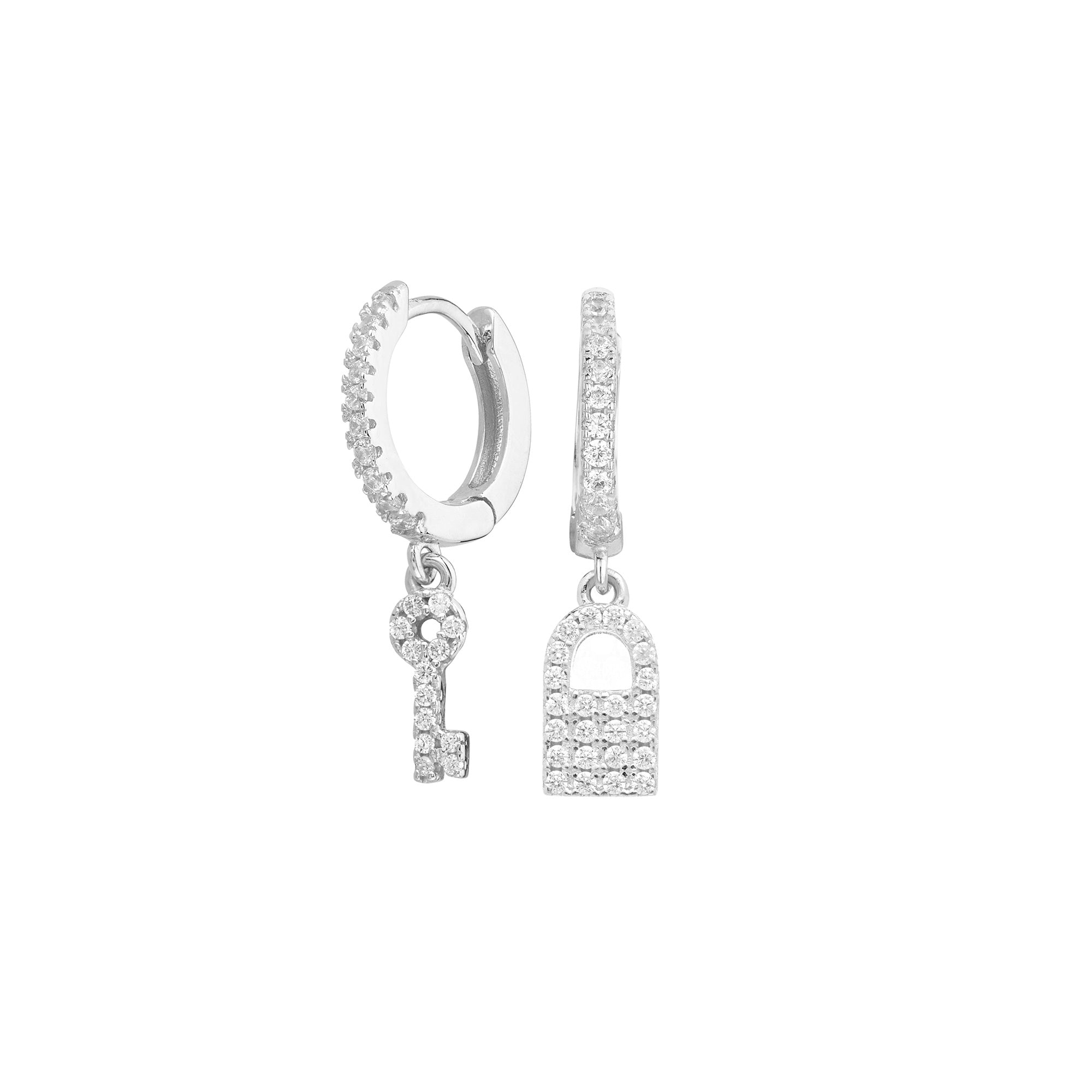 Pendientes de plata en forma de candado y llave con circonitas blancas, perfectos para un look original.