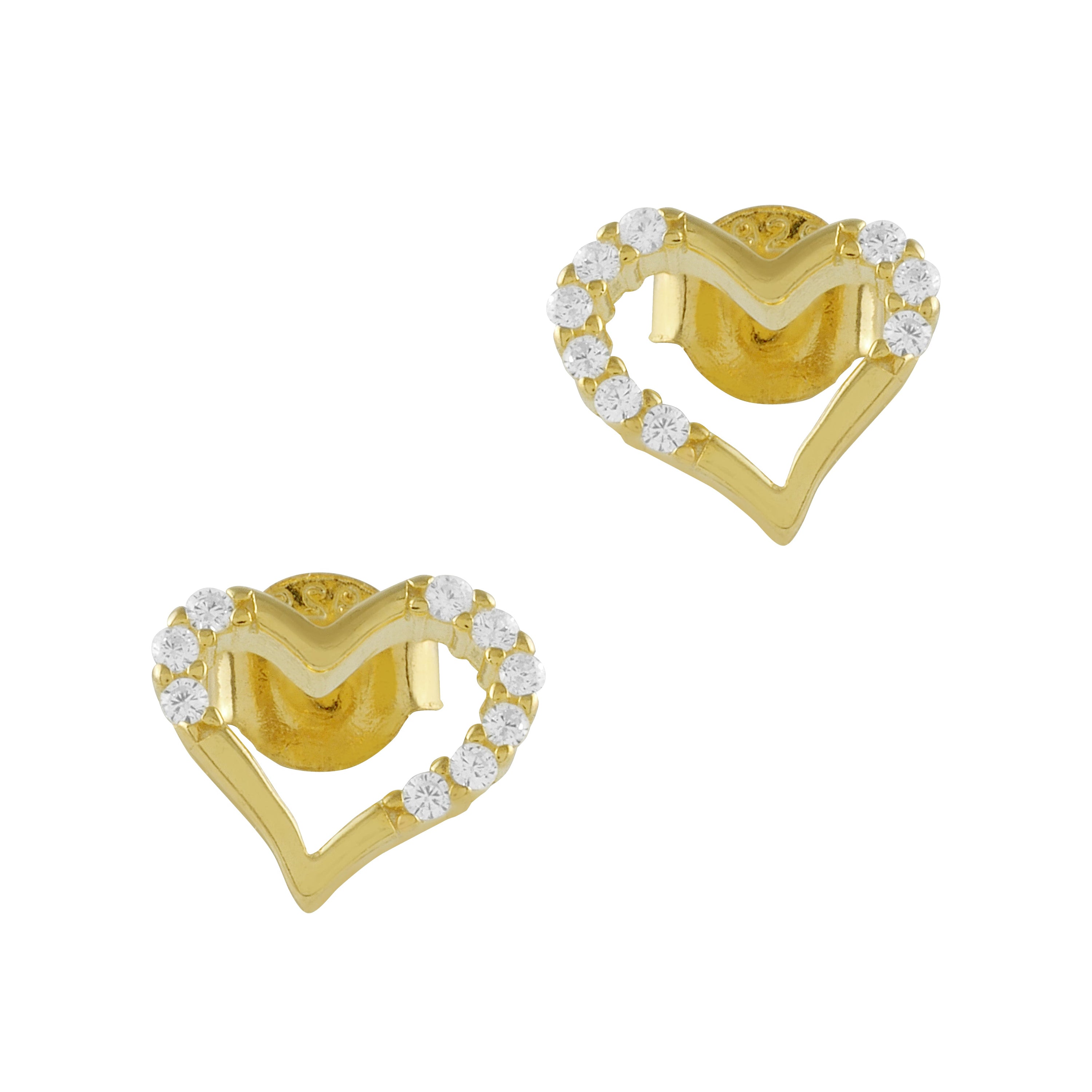 Pendientes en forma de corazón, elaborados en plata de ley bañada en oro amarillo, adornados con circonitas blancas brillantes.