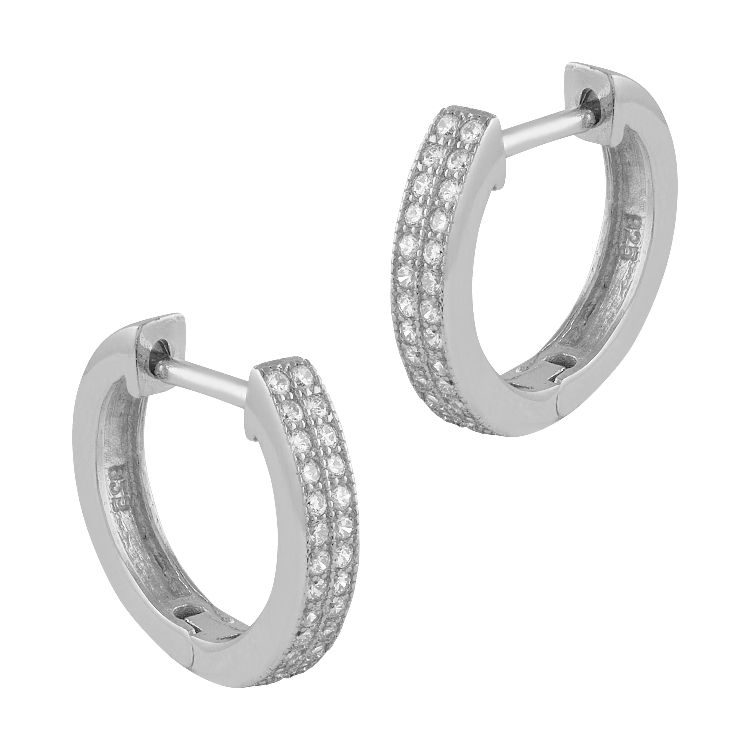 Pendientes criolla pequeños de plata con circonitas blancas, elegantes y discretos, ideales para cualquier ocasión.