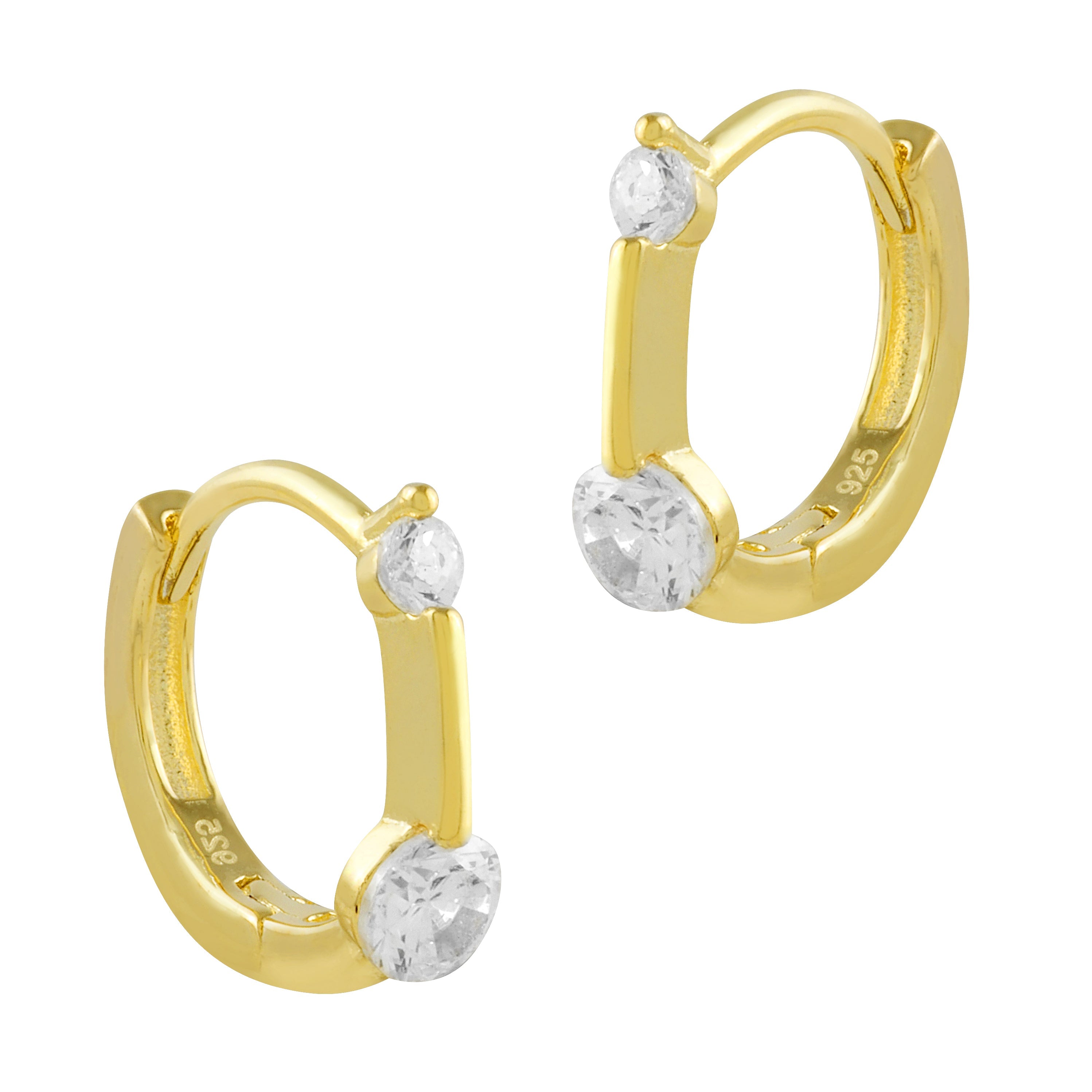 Pendientes Criollas Circonitas en Plata bañados en Oro, con circonitas blancas brillantes, presentados en una elegante caja de regalo.