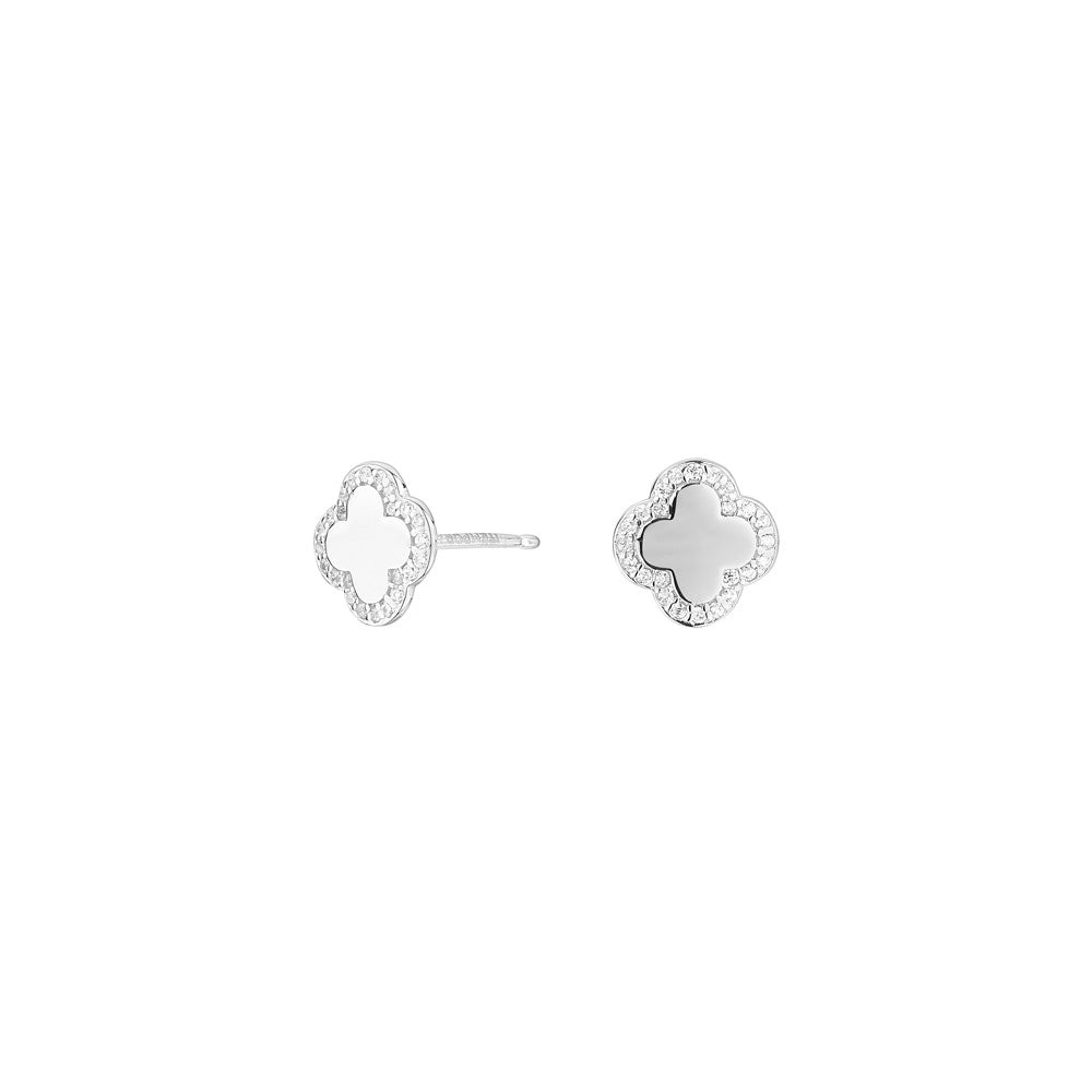 Pendientes Cube Flor Plata en forma de flor con circonitas brillantes, elaborados en Plata de Primera Ley, perfectos para cualquier ocasión.