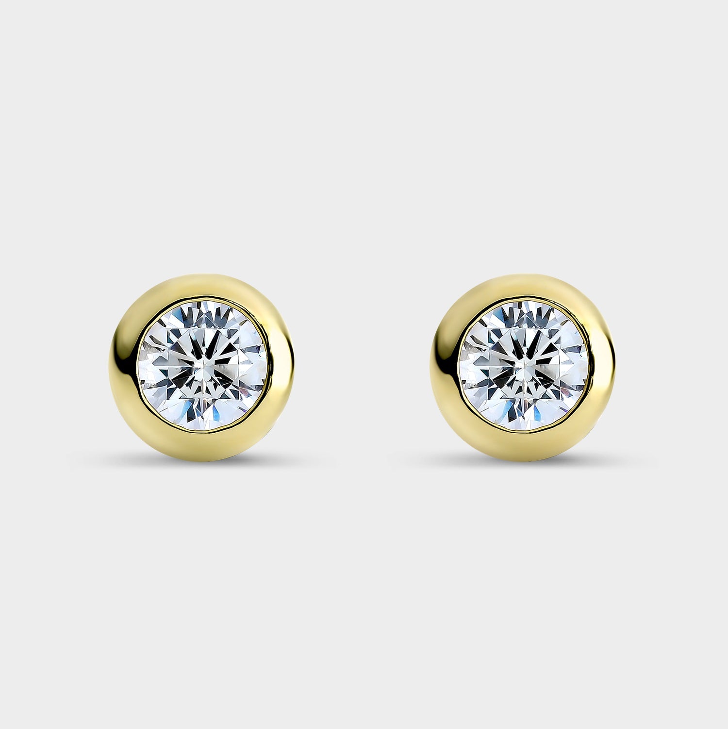 Pendientes de plata chapado en oro amarillo con circonita brillante de 3,8 mm, elegantes y ligeros.