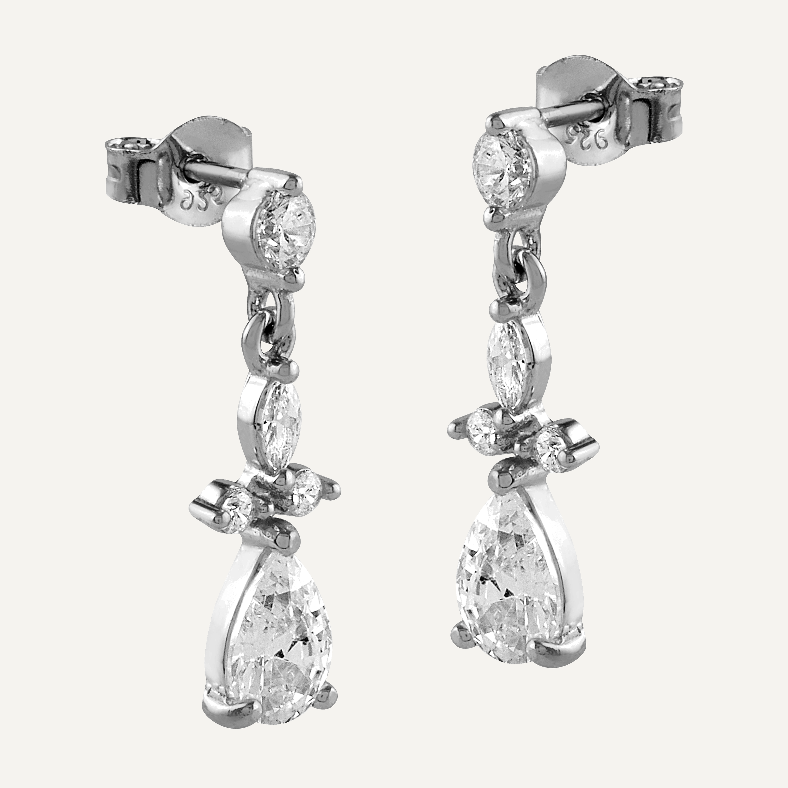 Pendientes largos de plata con circonitas blancas en forma de lágrima, brillantes y elegantes, perfectos para cualquier ocasión.