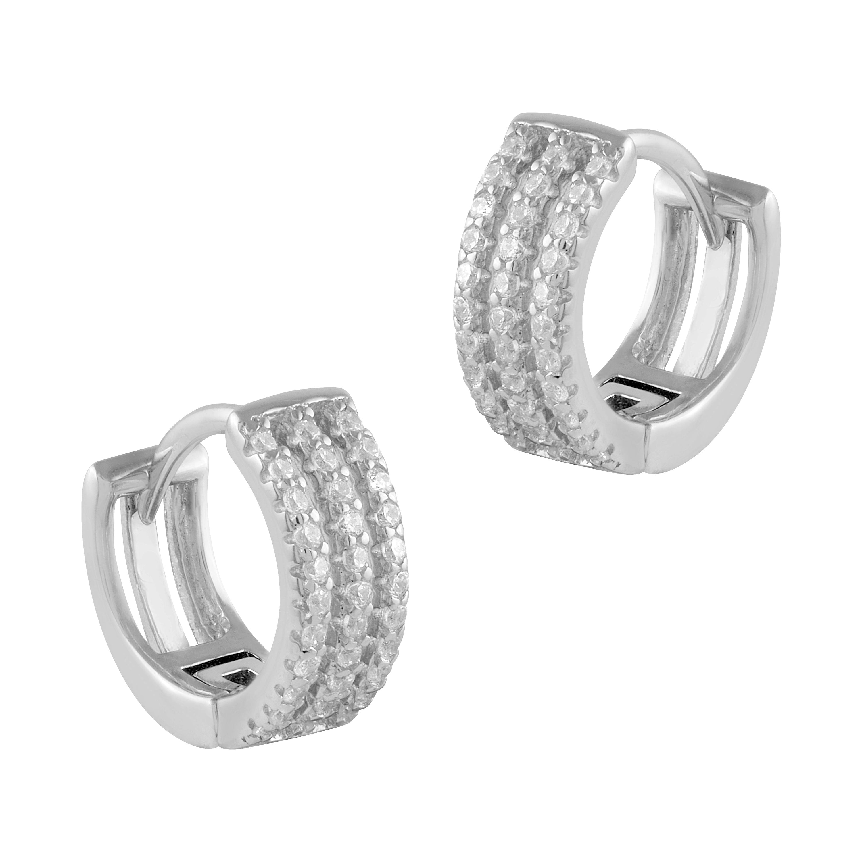 Pendientes criollas de plata con circonitas blancas brillantes, elegantes y sofisticados, perfectos para cualquier ocasión.