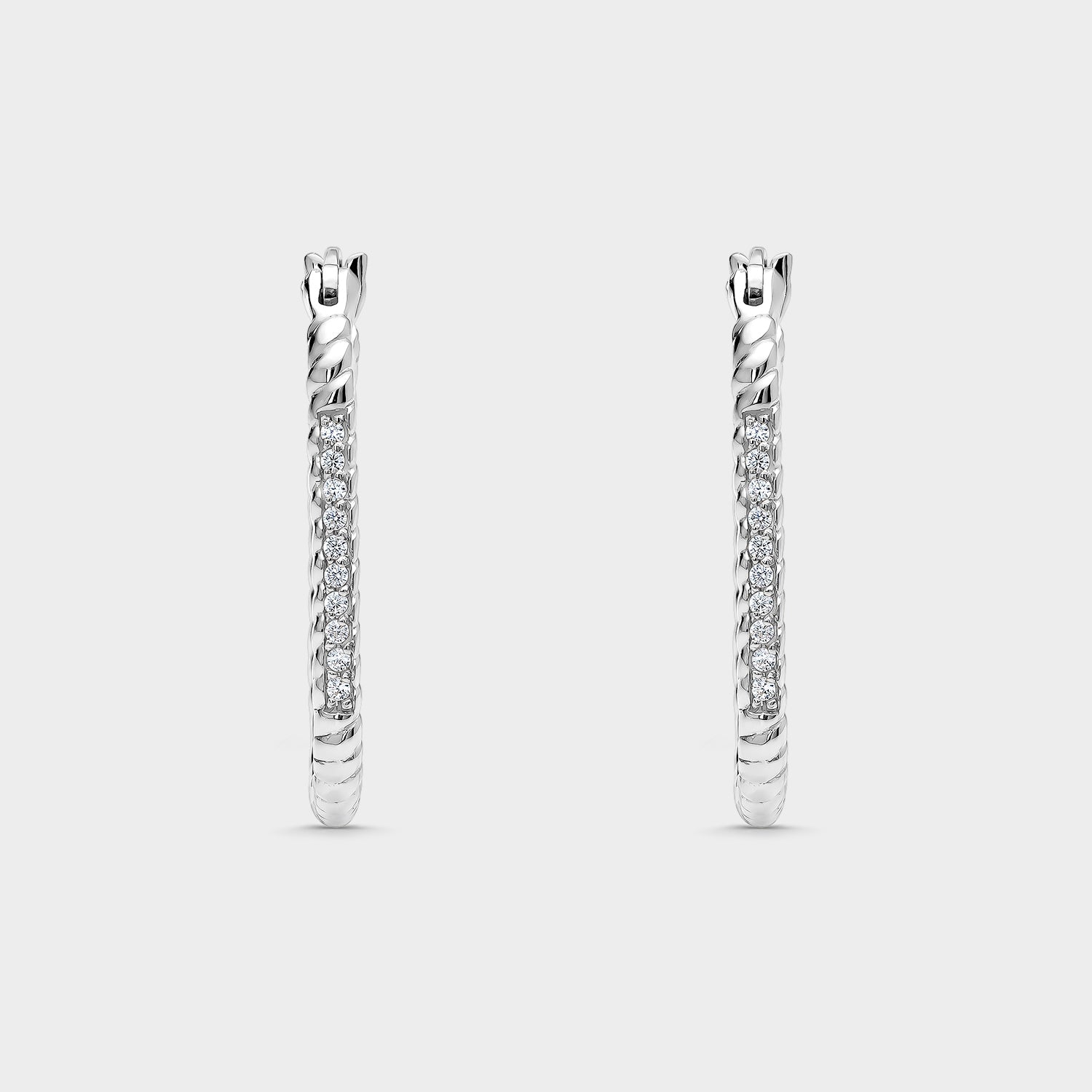 Pendientes de plata rectangular de 10mm con circonitas blancas y baño de oro de 18K, perfectos para cualquier ocasión.