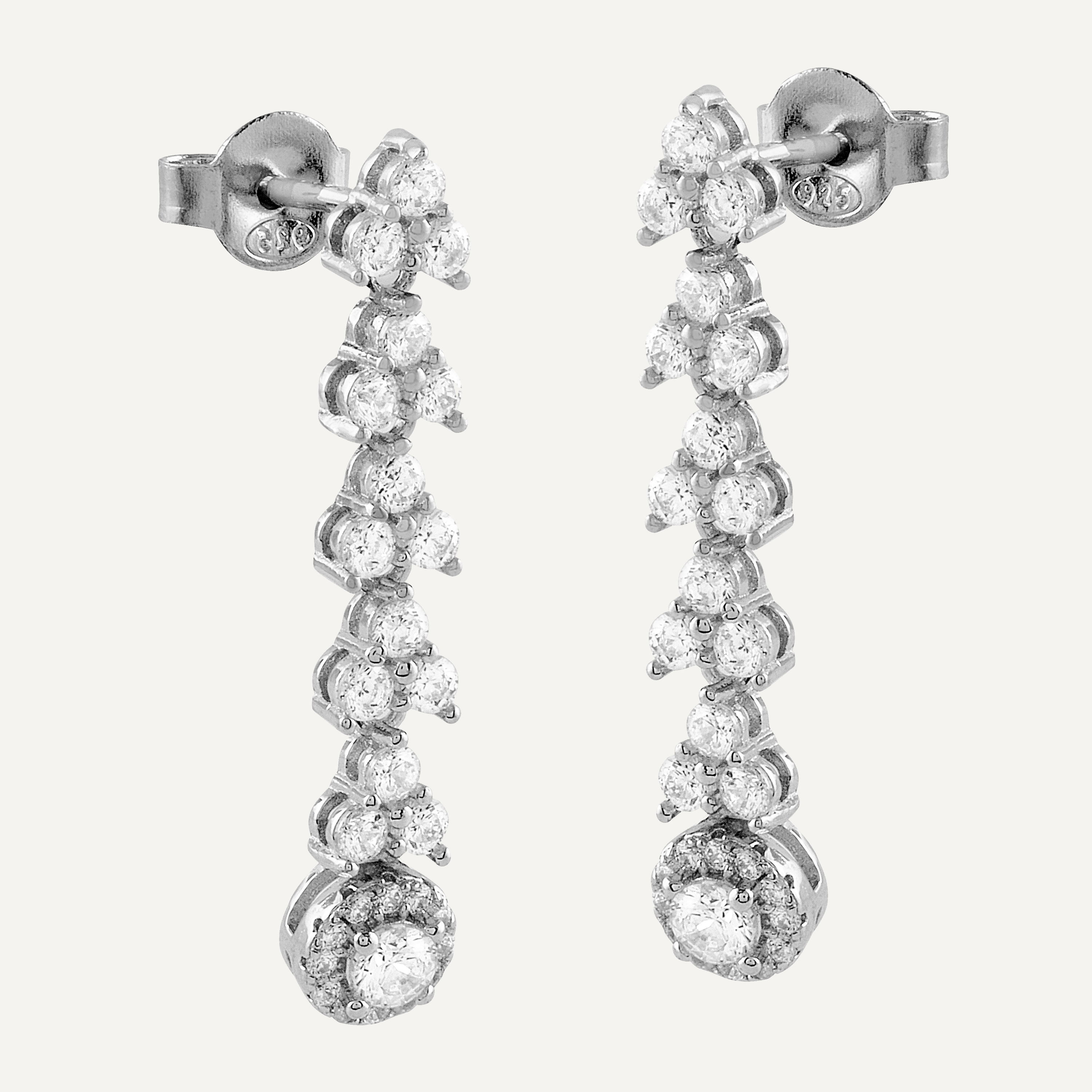 Pendientes largos de plata con circonitas blancas redondas, elegantes y brillantes, perfectos para ocasiones especiales.