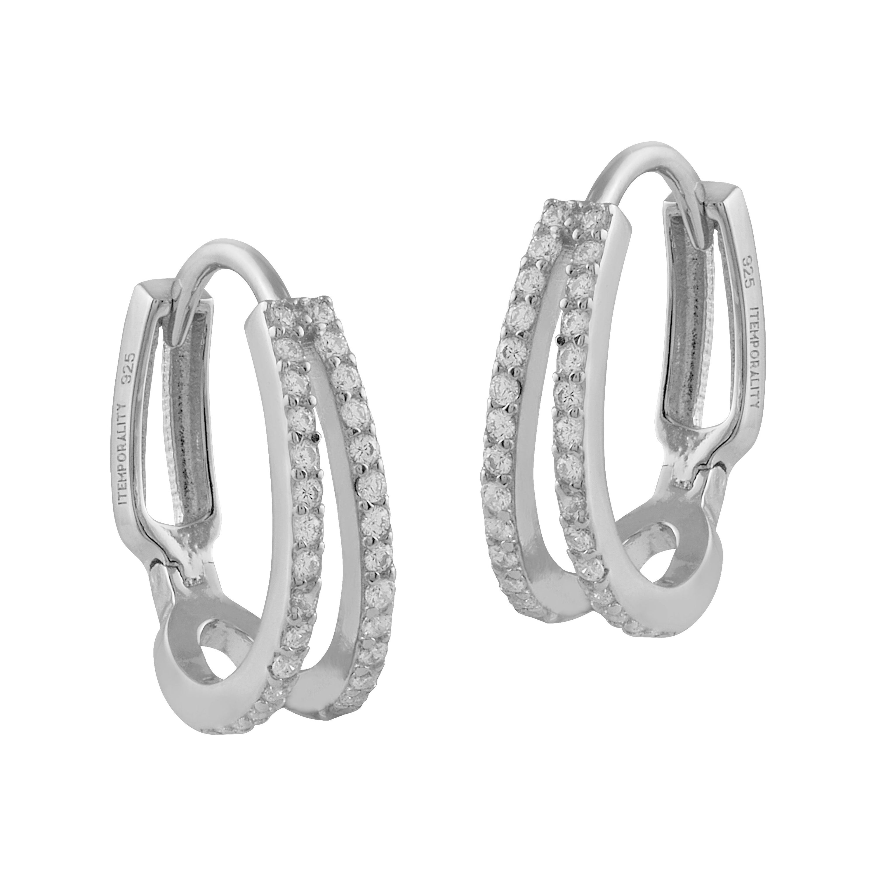 Pendientes de plata con circonitas blancas brillantes en forma de criolla, elegantes y sofisticados.