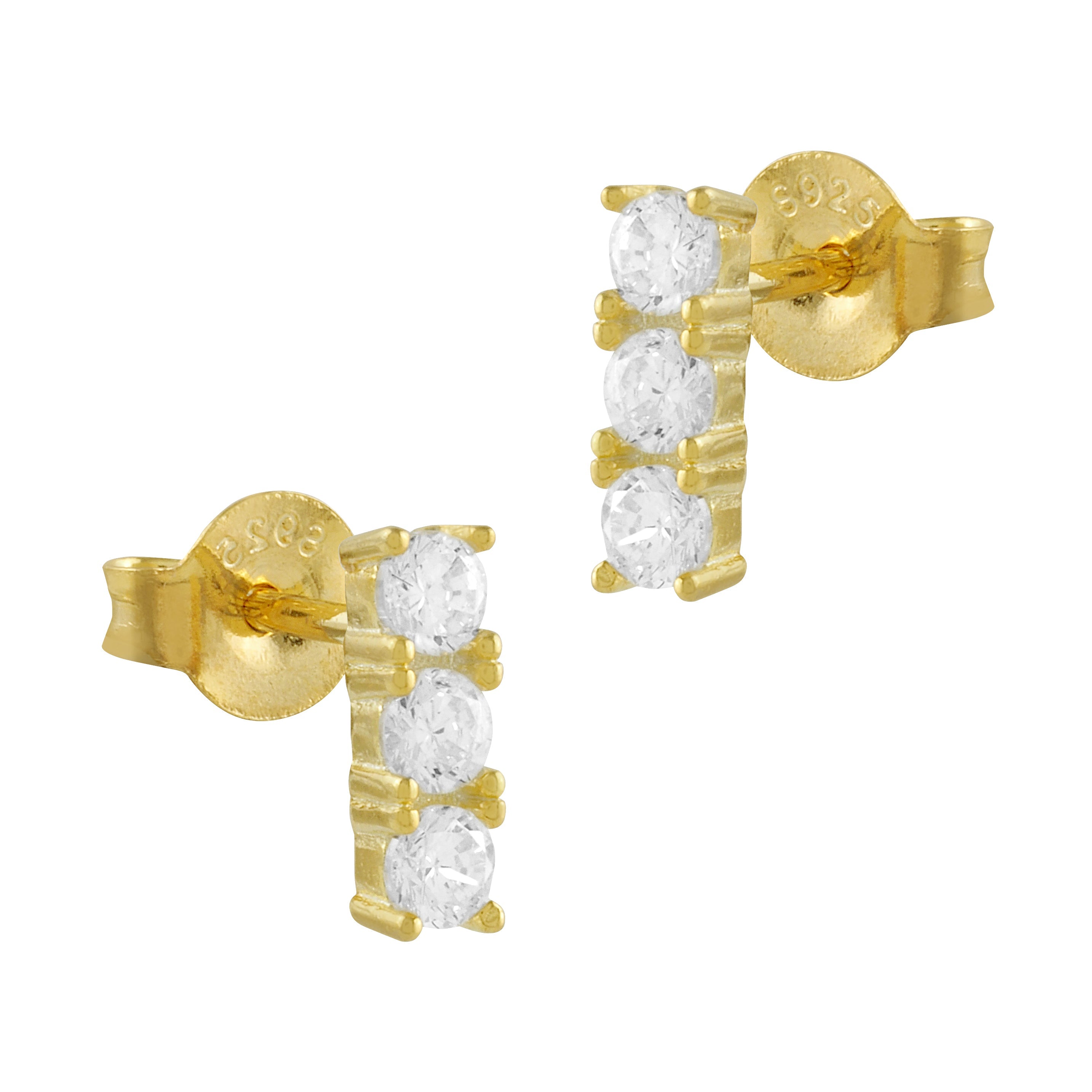 Pendientes Tres Circonitas en plata de ley bañados en oro amarillo, con tres circonitas blancas engastadas, elegantes y sofisticados.