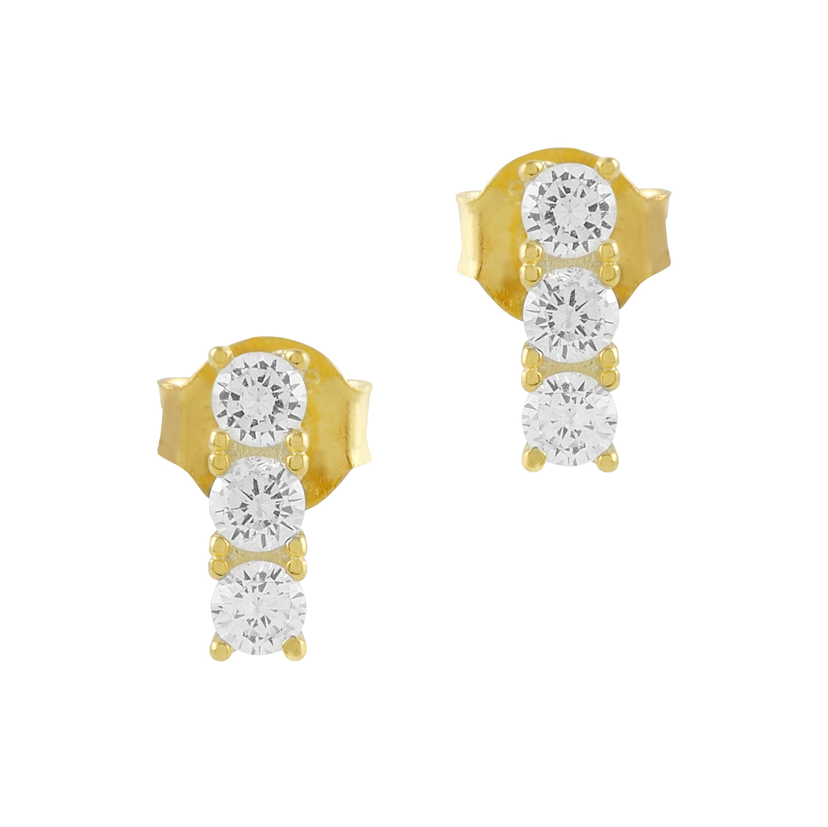 Pendientes Tres Circonitas en plata de ley bañados en oro amarillo, con tres circonitas blancas engastadas, elegantes y sofisticados.