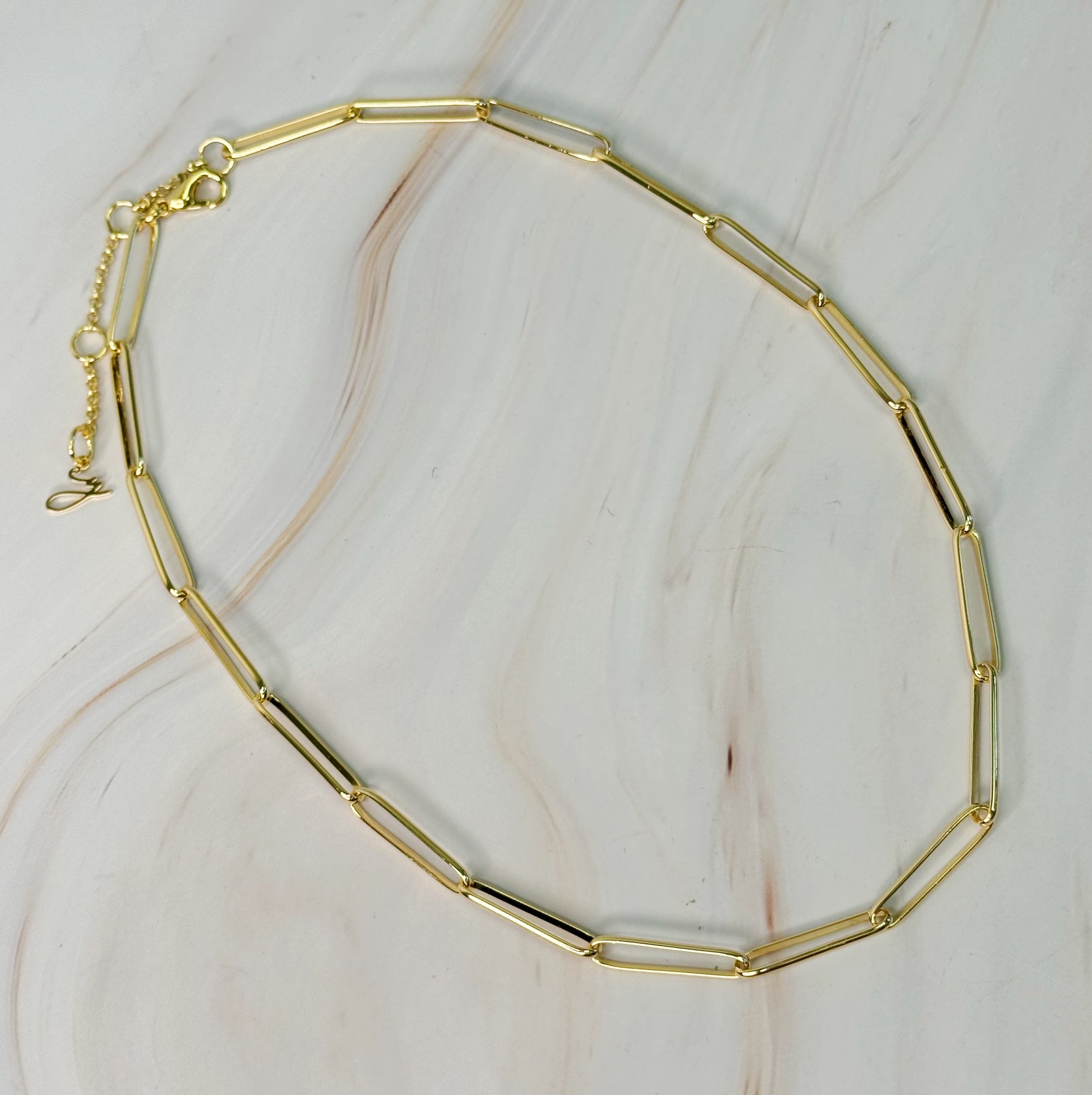 A stylish Perfect Clip Link Chain Necklace featuring sleek gold-plated links, showcasing its modern design and elegant finish.