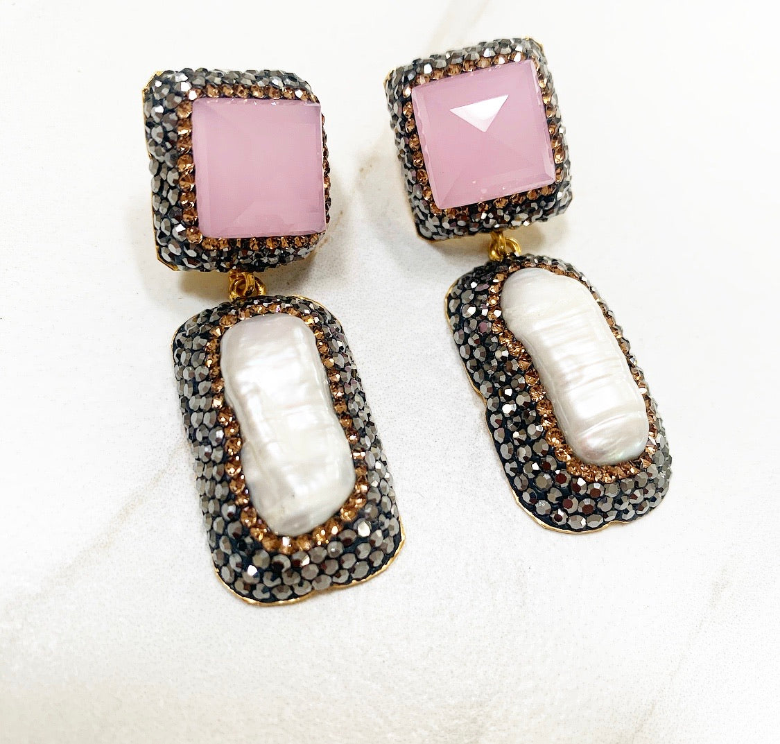 Elegant PINK Quartz Pearl Drop Earrings featuring yellow gold plating and rhodium finish, showcasing pink quartz stones and pearls.