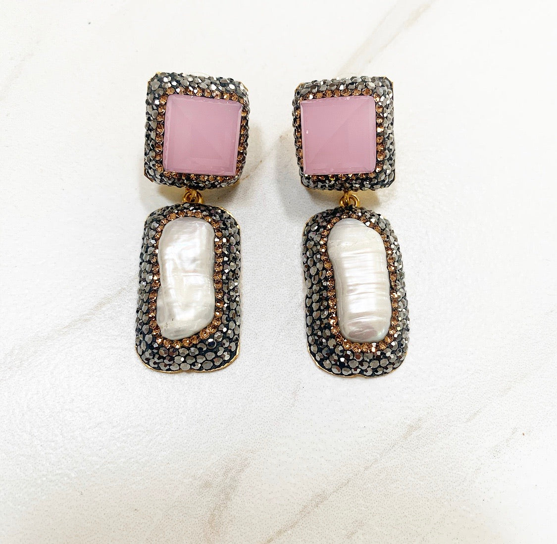 Elegant PINK Quartz Pearl Drop Earrings featuring yellow gold plating and rhodium finish, showcasing pink quartz stones and pearls.