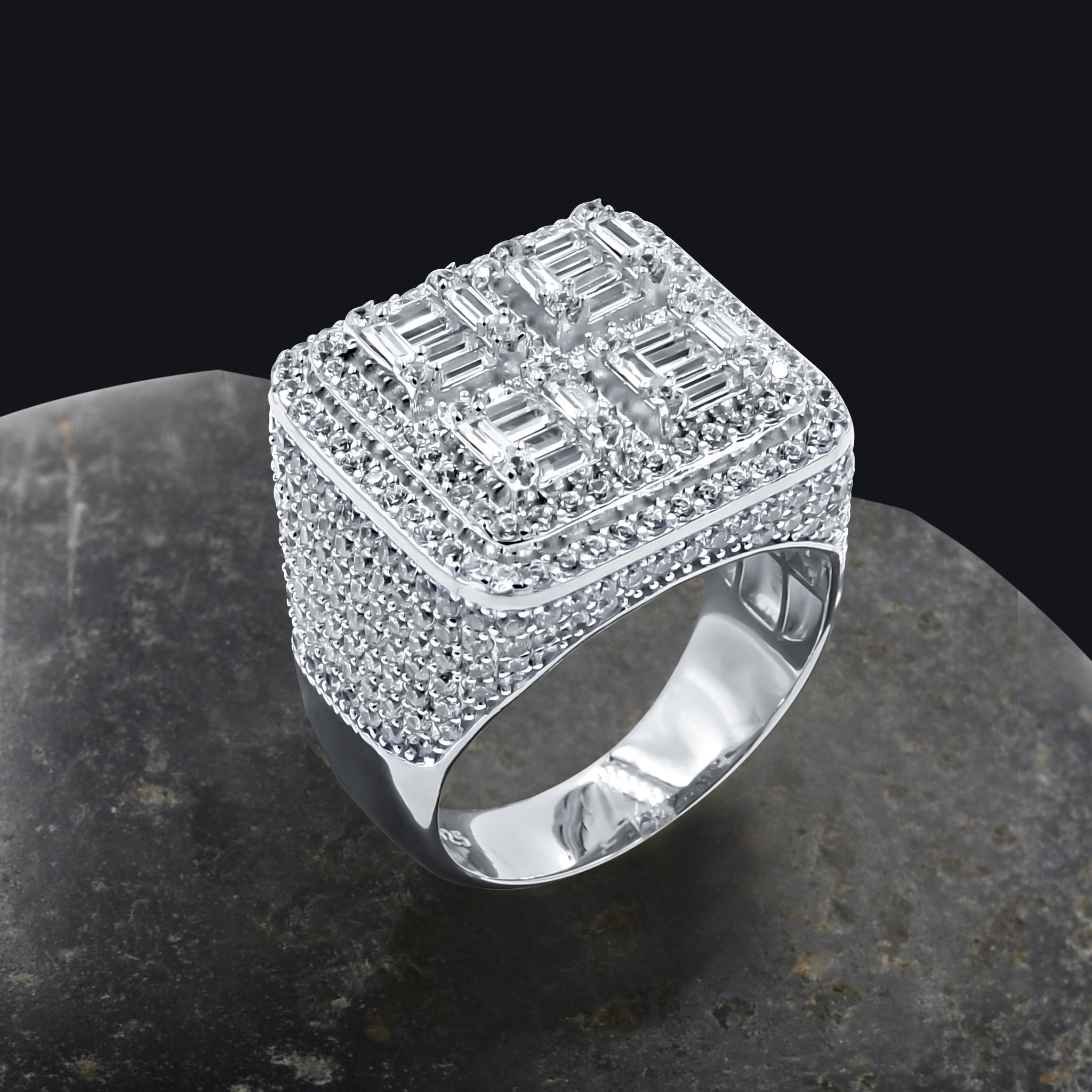 PIZZAZZ Silver Ring featuring cubic zircon stones set in 925 sterling silver, showcasing a classic and elegant design.