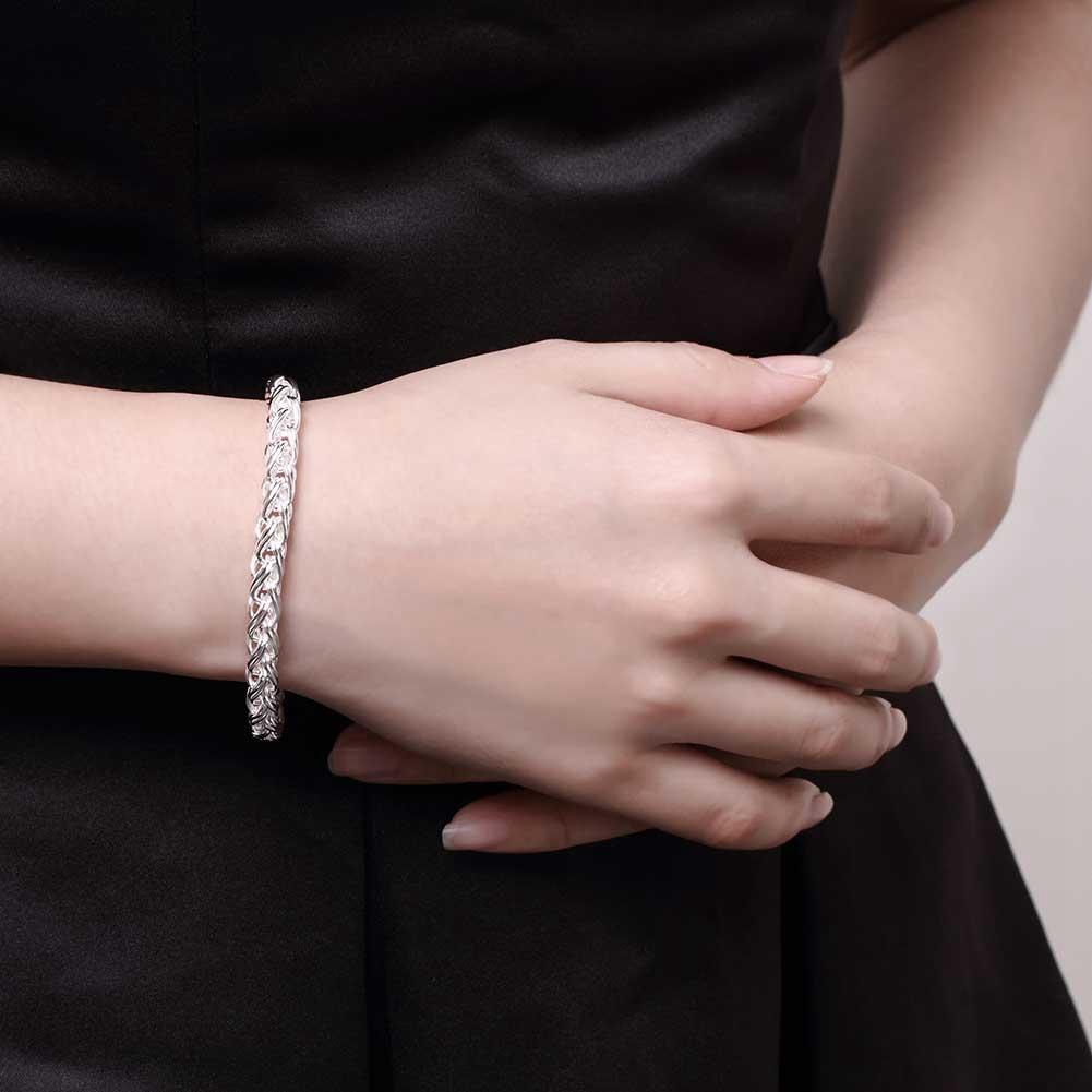 Elegant Popcorn Mesh Bracelet in 18K White Gold Plated, showcasing intricate design and luxurious finish.