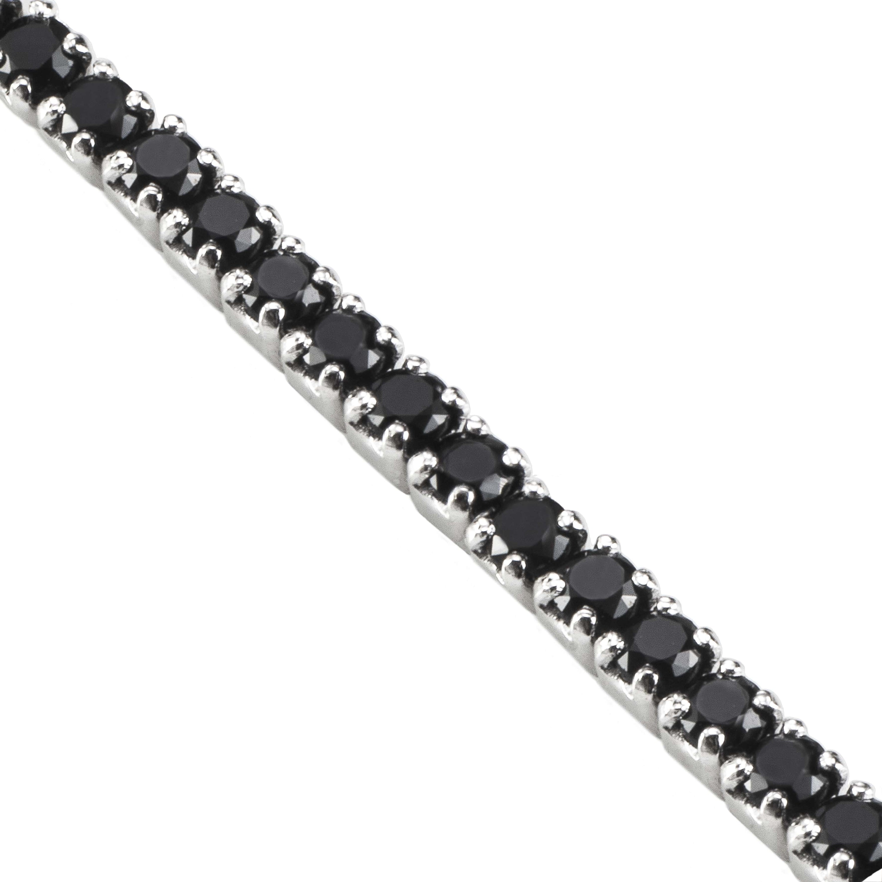 Pulsera Noche Plata de plata de ley con circonitas negras, elegante y sofisticada, ideal para looks nocturnos.