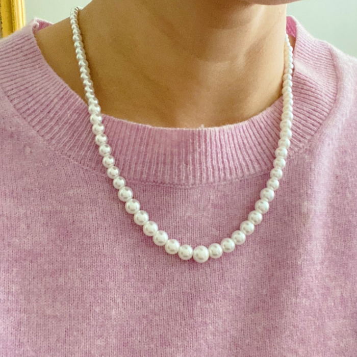 Queen Liz Graduated Pearl Necklace featuring graduated glass pearls from 4mm to 7mm with an 18k gold-plated brass closure.