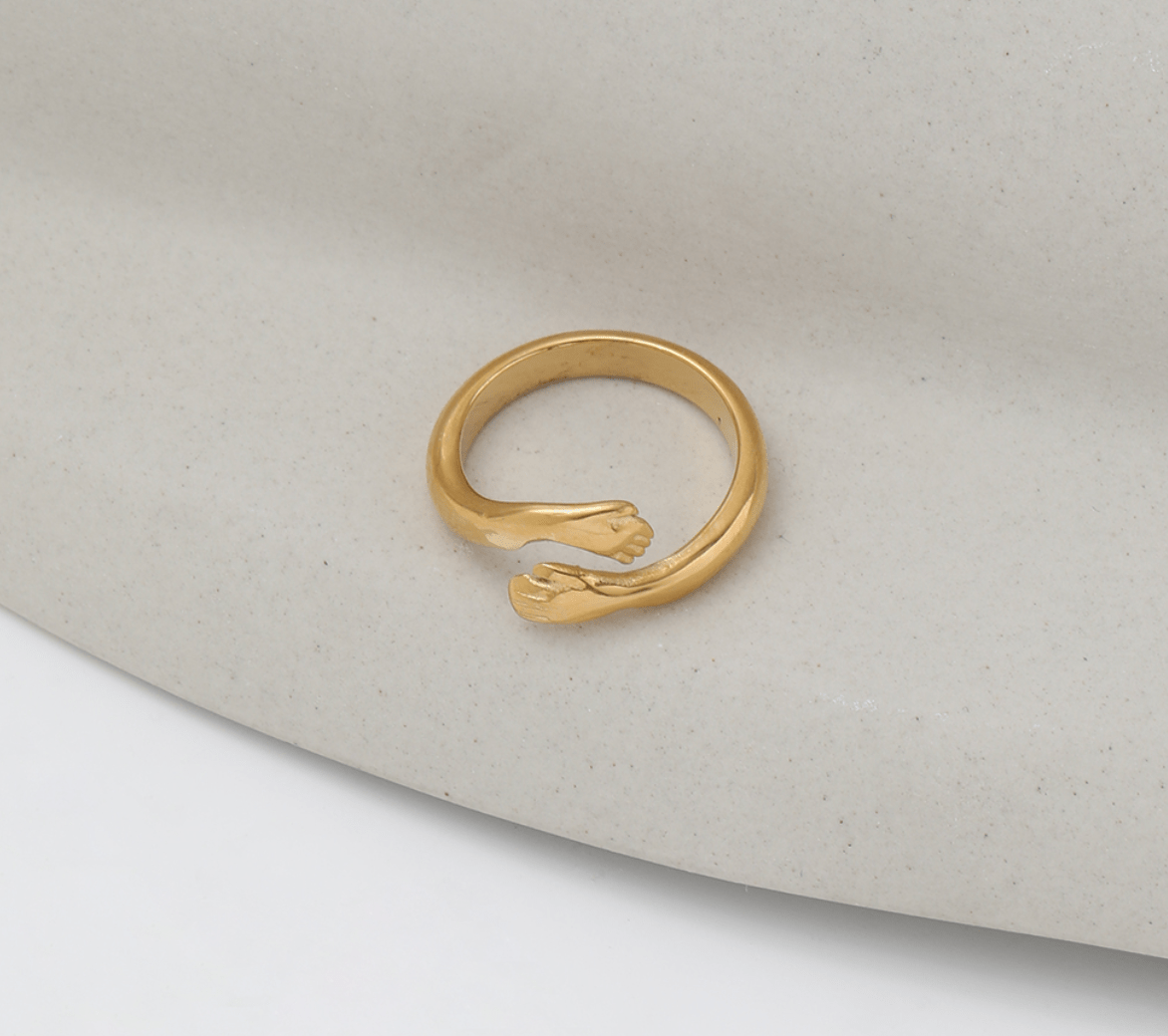 Quinn Love Hug Ring featuring a unique adjustable design in stainless steel with 18Kt yellow gold coating.