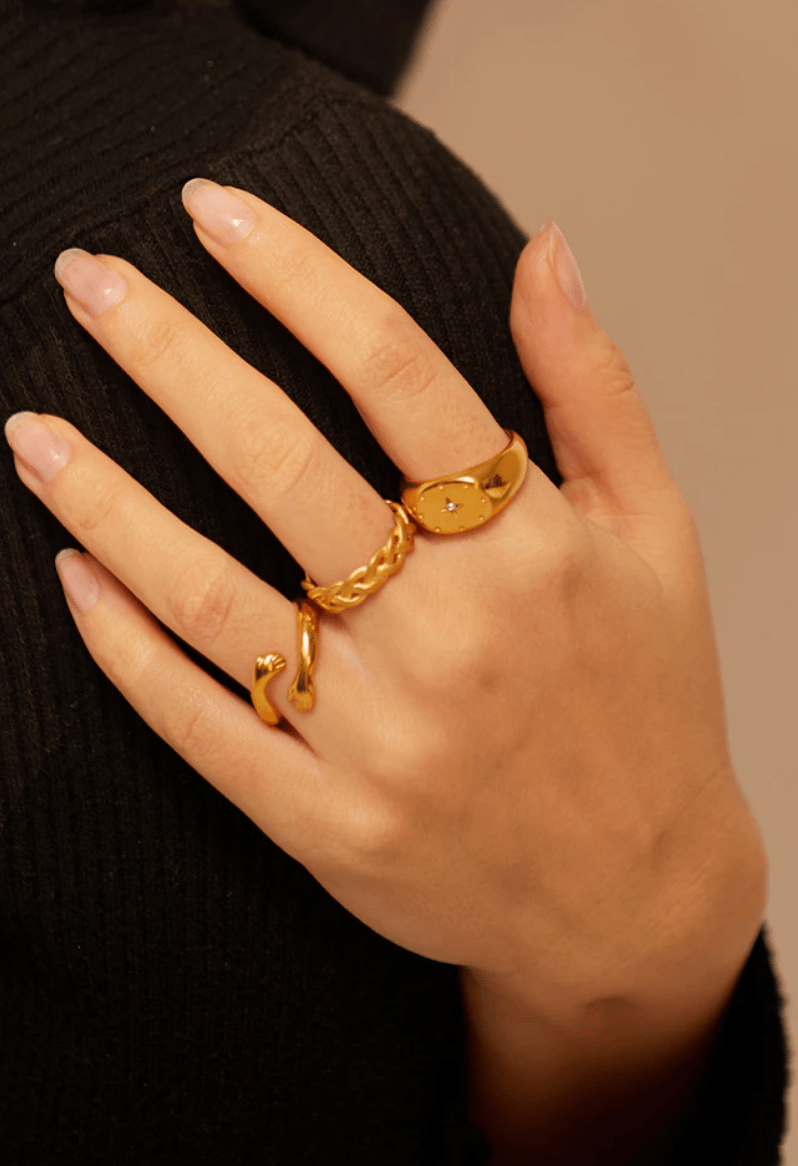 Quinn Love Hug Ring featuring a unique adjustable design in stainless steel with 18Kt yellow gold coating.