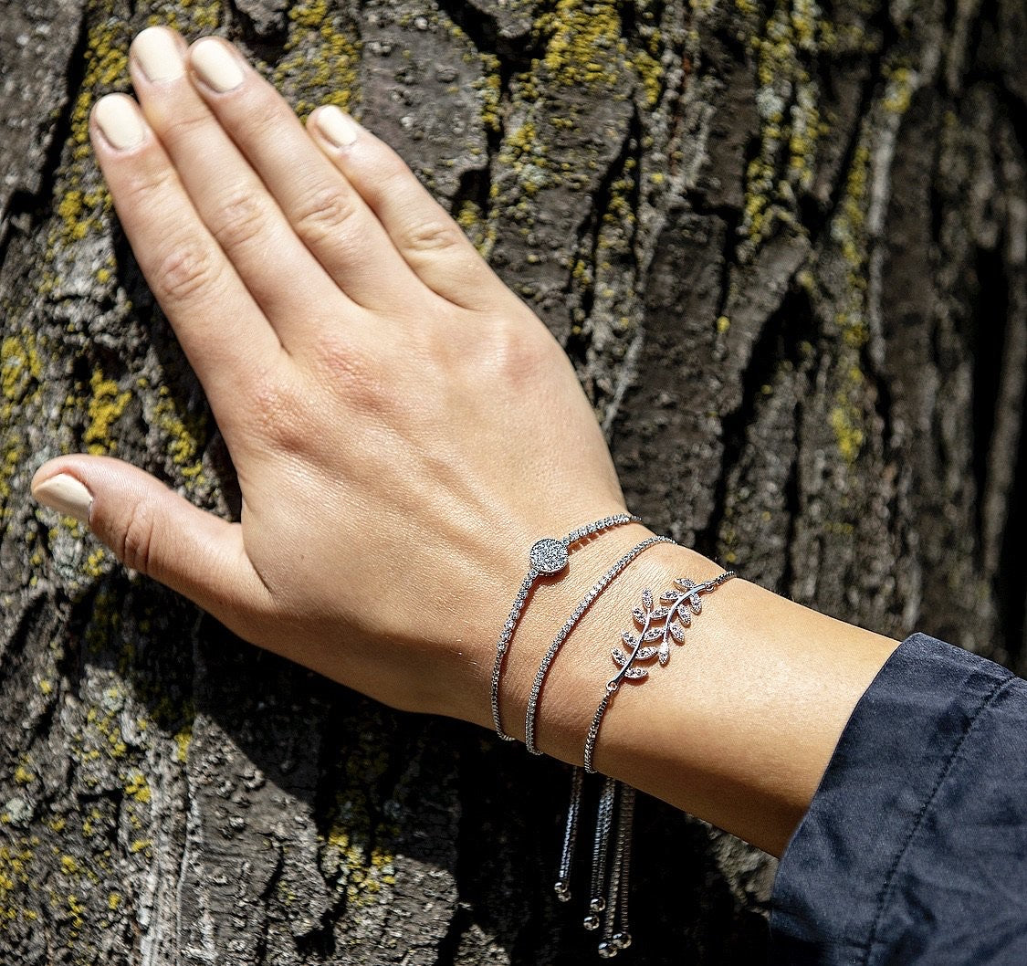 Elegant RAINA Round Bracelet featuring cubic zirconias and a box chain in 925 Sterling Silver.