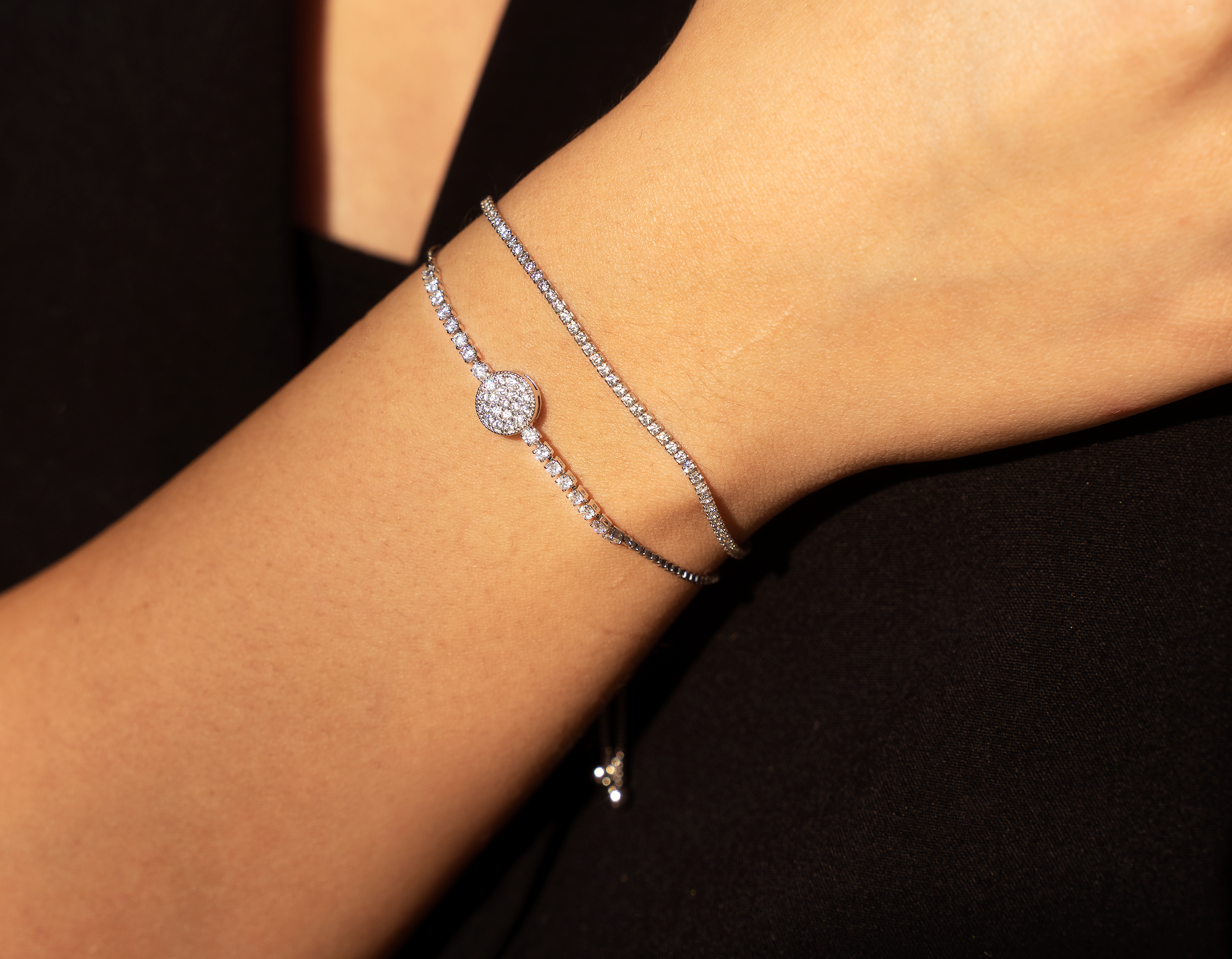 Elegant RAINA Round Bracelet featuring cubic zirconias and a box chain in 925 Sterling Silver.