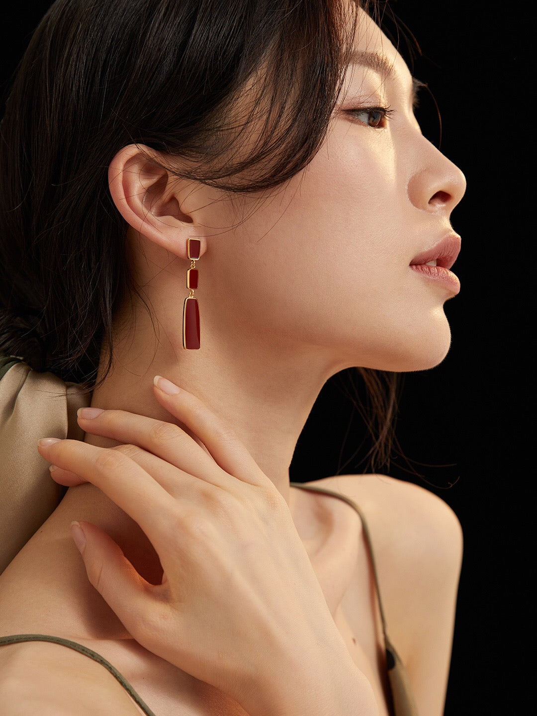 A pair of handmade Red Dripping Glaze Link Drop Earrings featuring a vibrant drip glaze finish and gold vermeil accents.