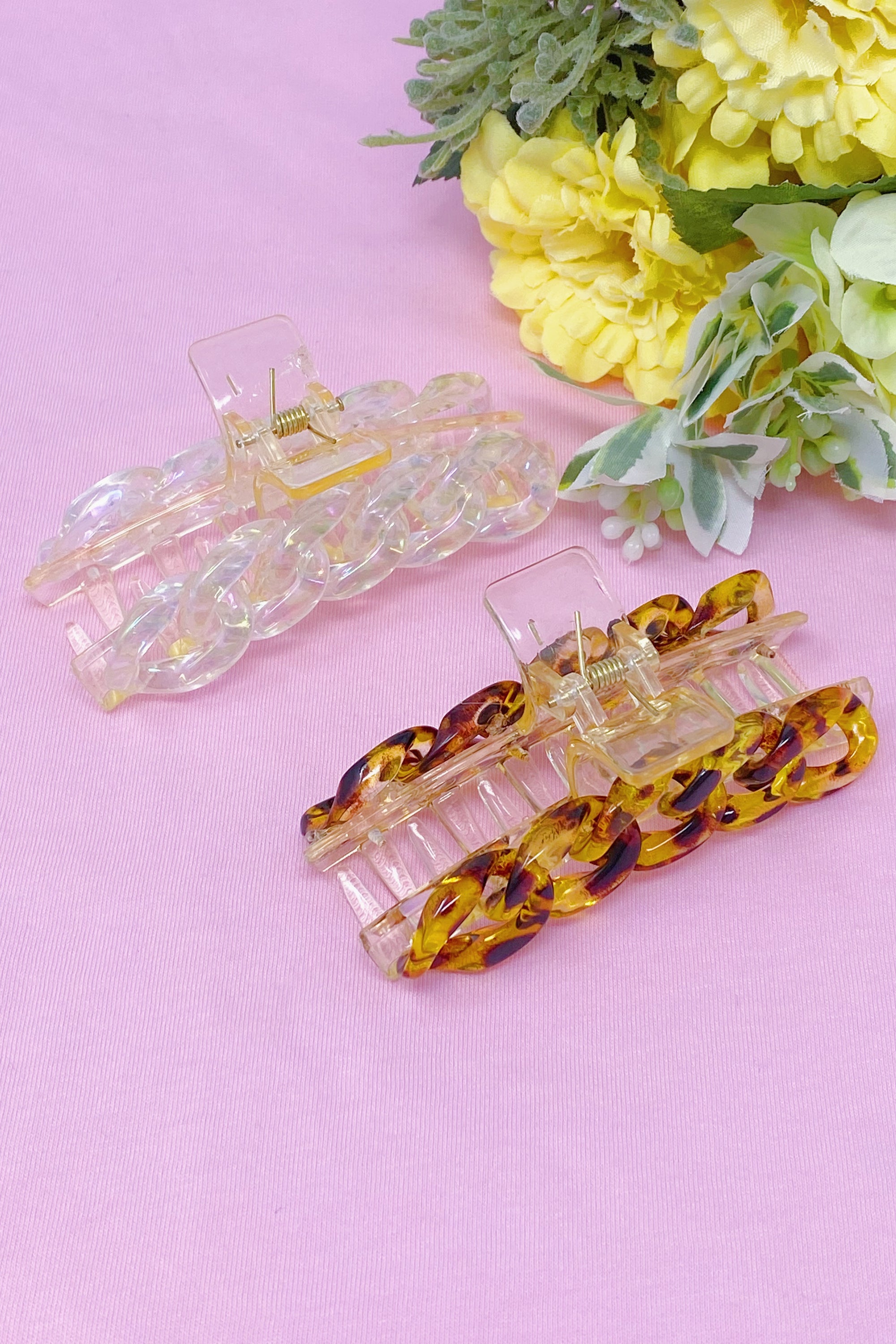 Resin Link Hair Claw featuring a clear body with elegant resin link details, perfect for stylish hair styling.