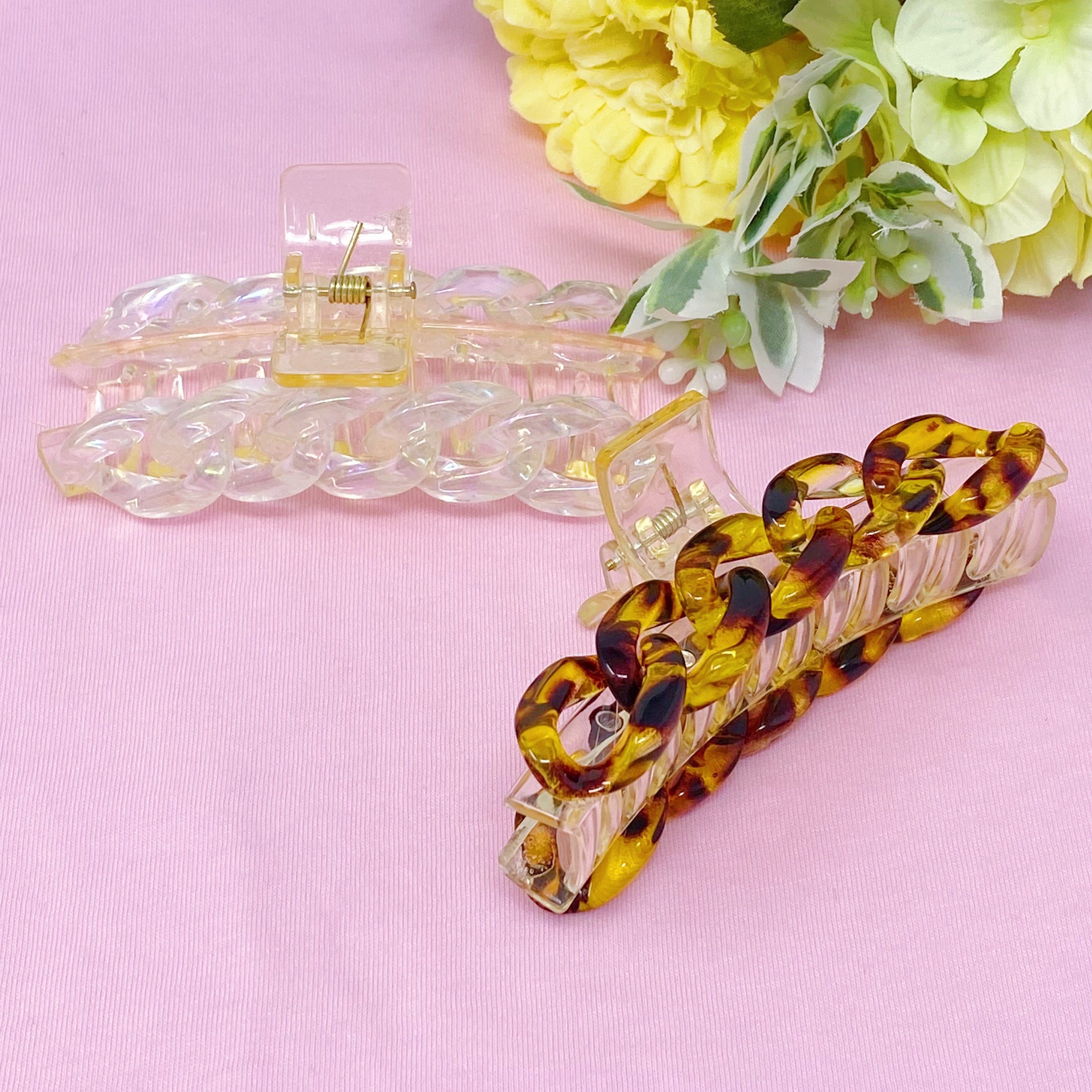 Resin Link Hair Claw featuring a clear body with elegant resin link details, perfect for stylish hair styling.