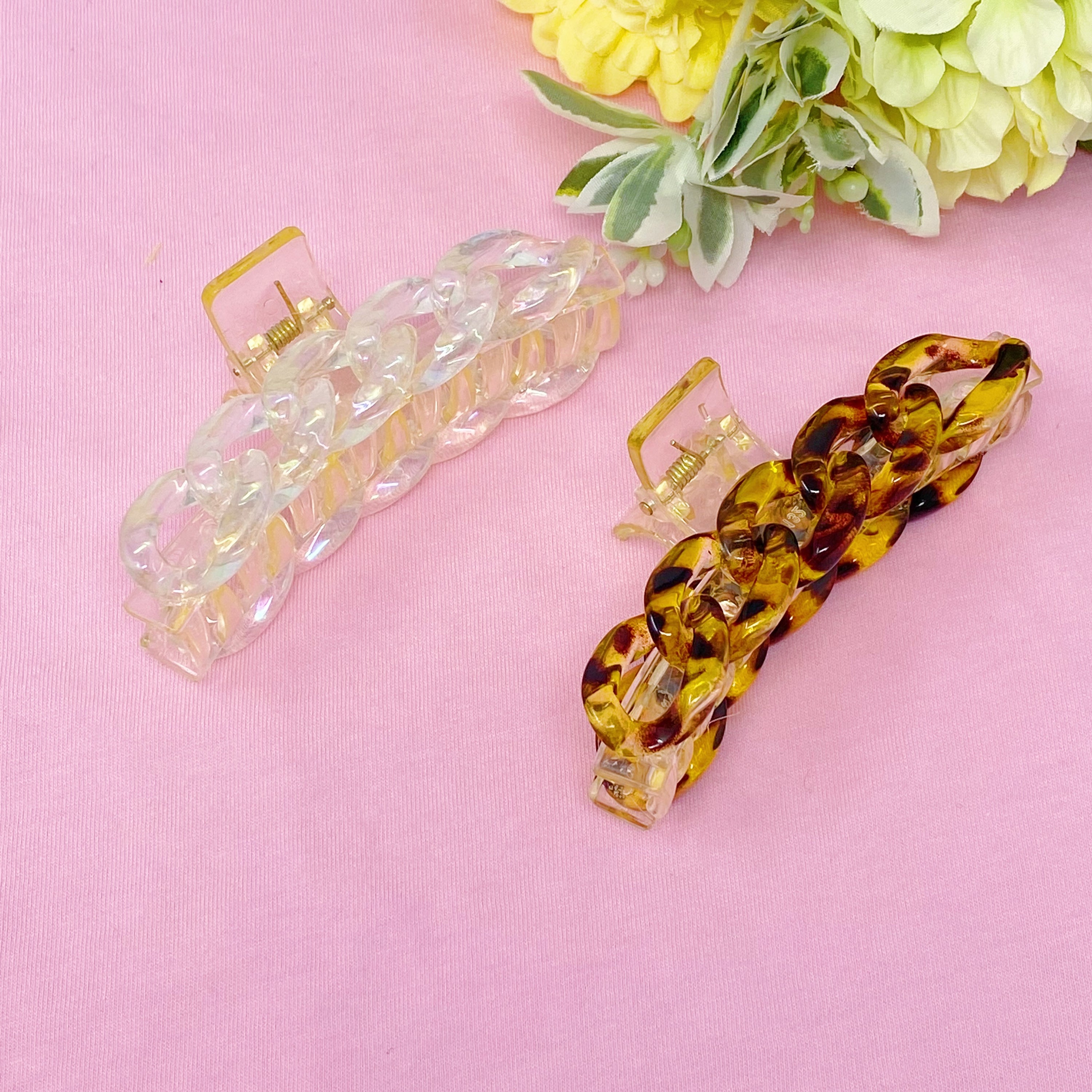 Resin Link Hair Claw featuring a clear body with elegant resin link details, perfect for stylish hair styling.