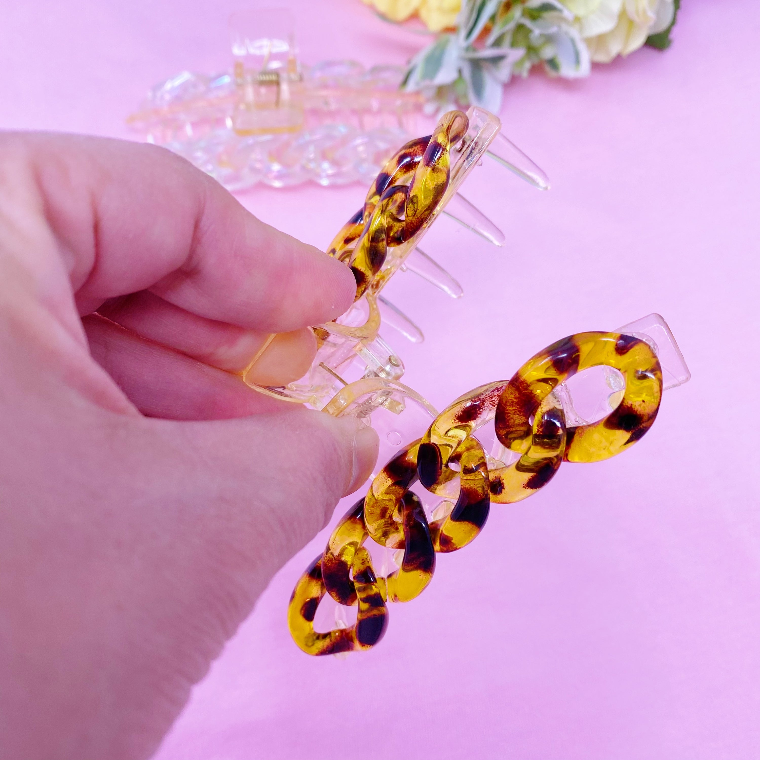 Resin Link Hair Claw featuring a clear body with elegant resin link details, perfect for stylish hair styling.