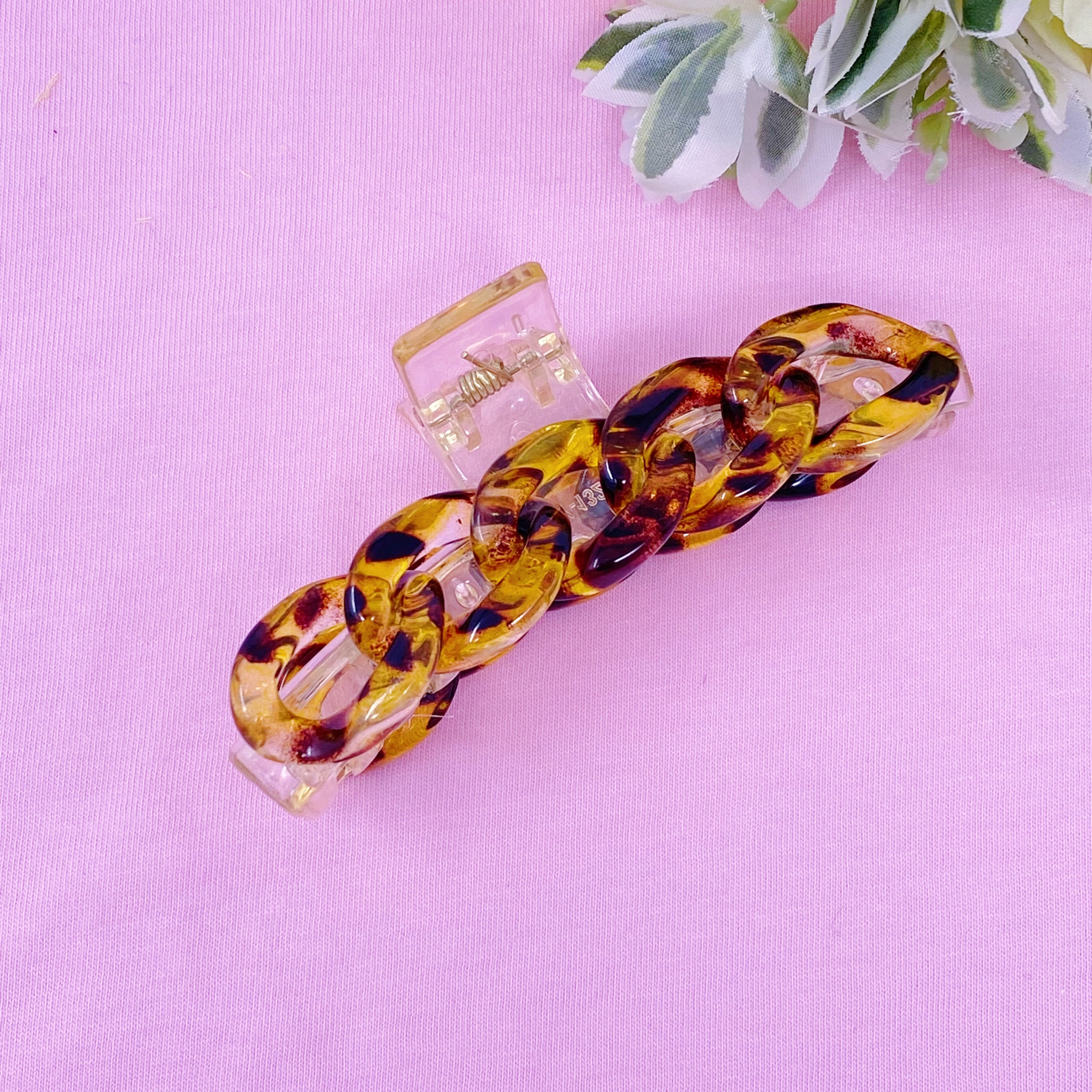 Resin Link Hair Claw featuring a clear body with elegant resin link details, perfect for stylish hair styling.