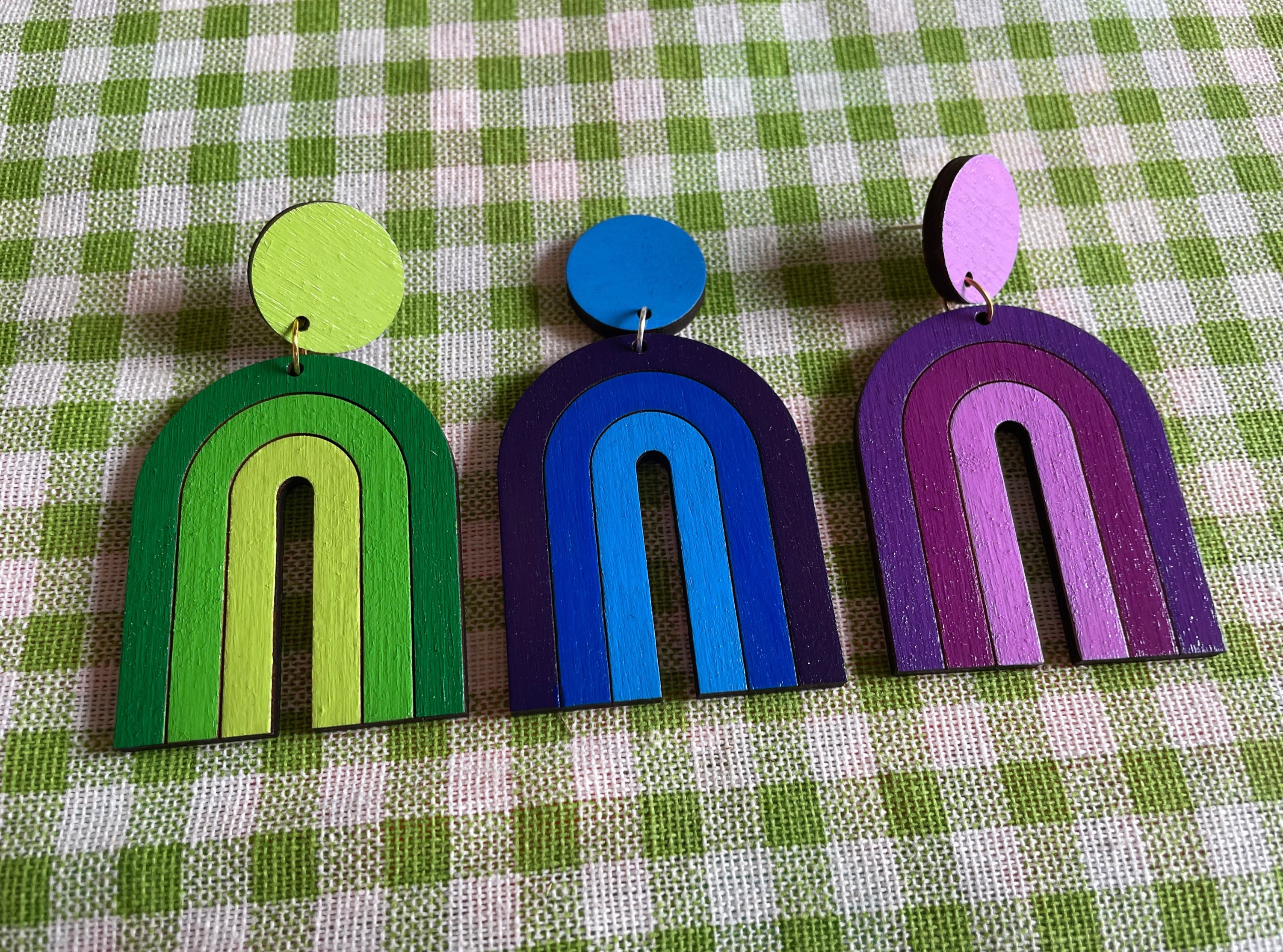 Colorful Retro Rainbow Earrings made from sustainable Birch Plywood, featuring a vibrant design inspired by 1960s and 70s fashion trends.