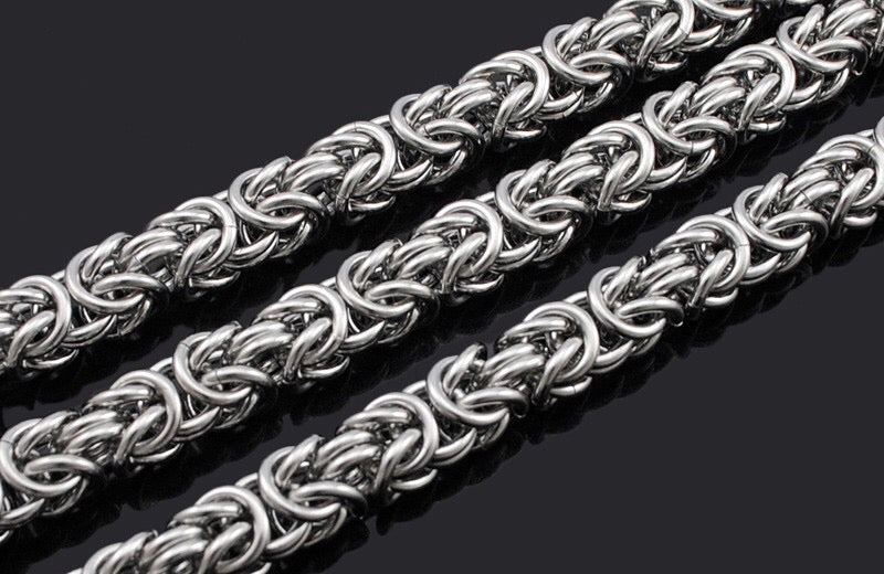 A stylish stainless steel ring buckle chain bracelet, showcasing its sleek design and durable material.