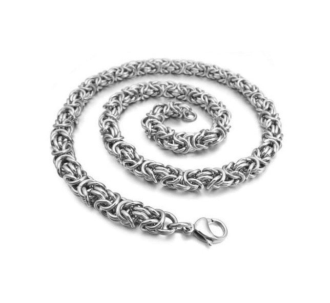 A stylish stainless steel ring buckle chain bracelet, showcasing its sleek design and durable material.