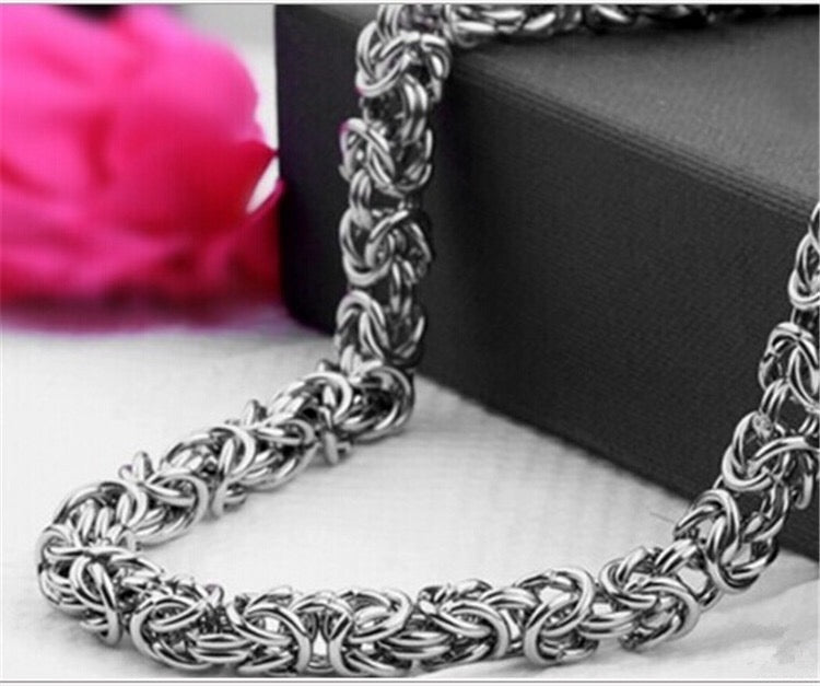 A stylish stainless steel ring buckle chain bracelet, showcasing its sleek design and durable material.