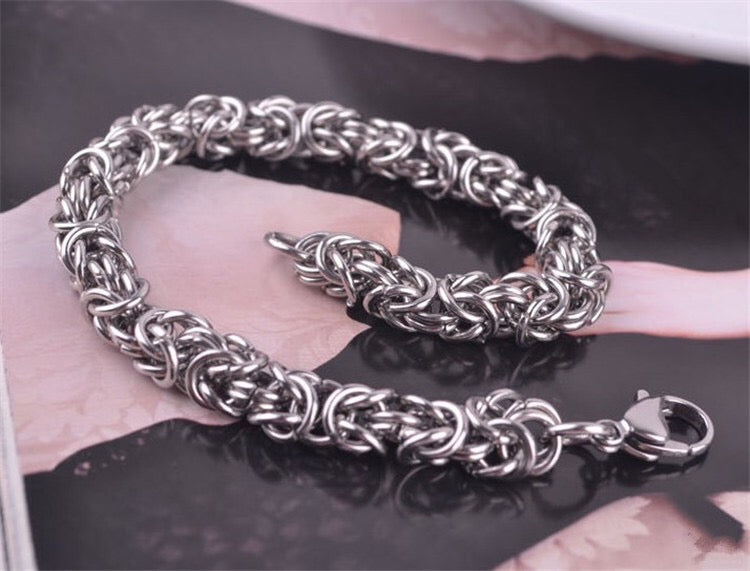 A stylish stainless steel ring buckle chain bracelet, showcasing its sleek design and durable material.