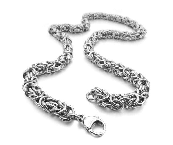 A stylish stainless steel ring buckle chain bracelet, showcasing its sleek design and durable material.