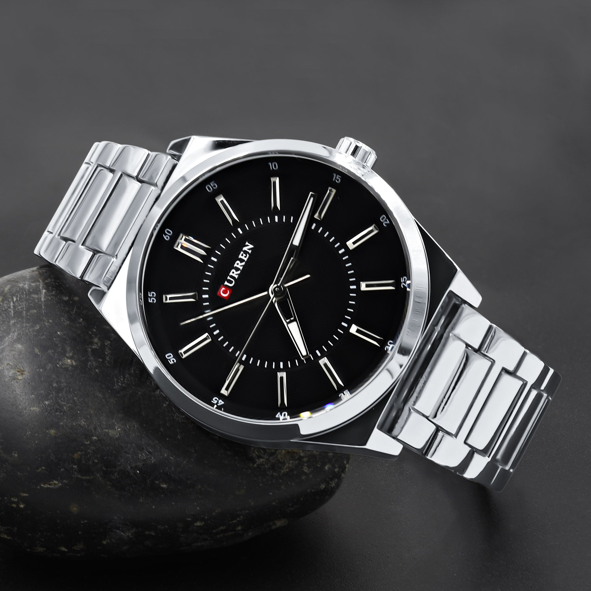 SAEPTUM Metal Curren Watch with round dial and sleek metal band, showcasing elegance and durability.