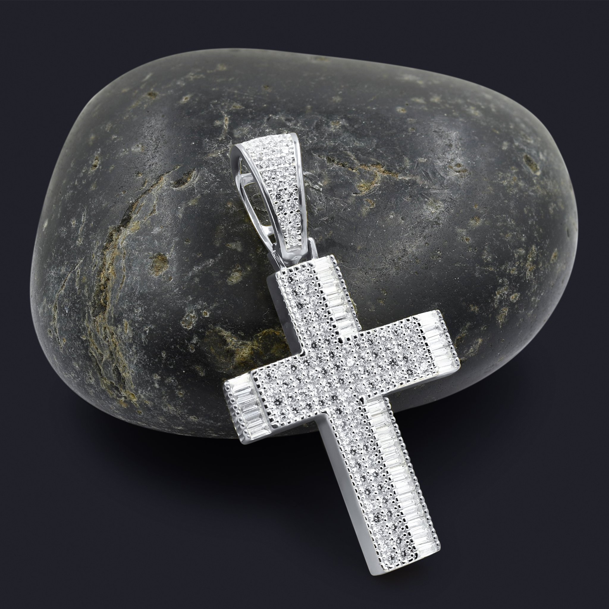 SANCTITY PENDANT I 9215051 featuring Jesus and Mary, adorned with sparkling cubic zirconia stones, crafted from 925 sterling silver.