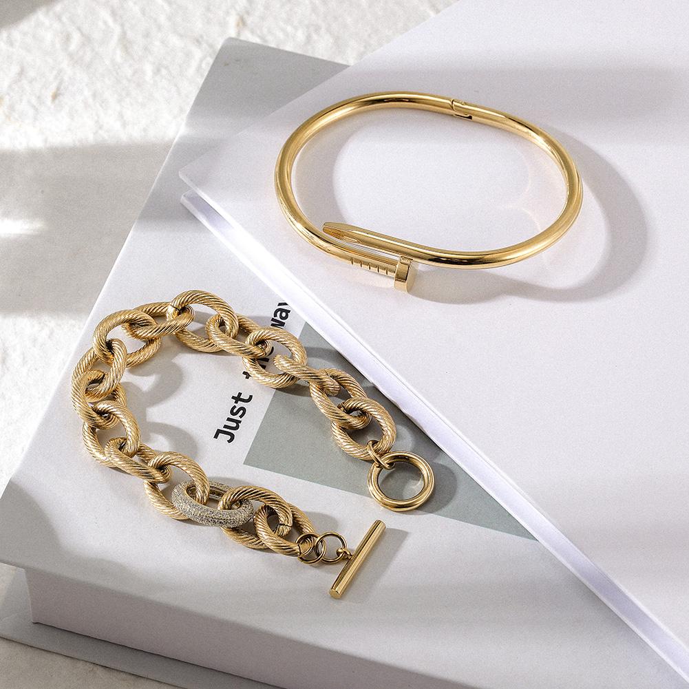 Screw Nail Wire Link Set featuring a gold and rose gold bangle and bracelet with cubic zirconia accents, elegantly displayed in a gift box.