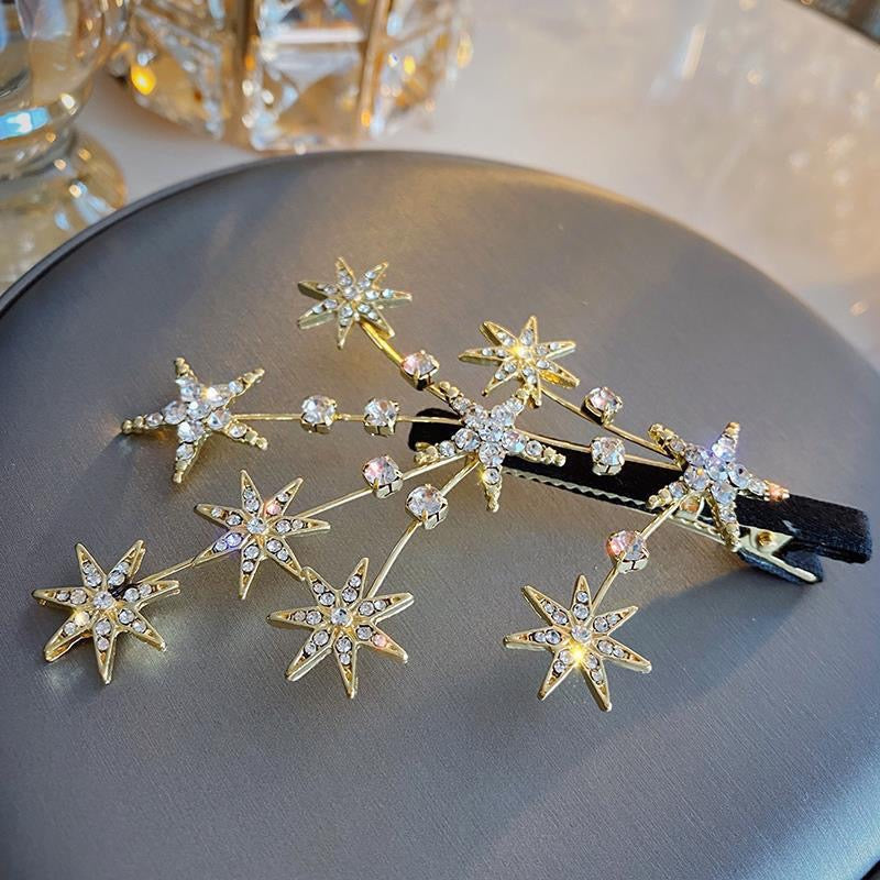 A beautiful Shining Star Tree Hair Clip featuring intricate alloy design and sparkling rhinestones, perfect for elegant hairstyles.