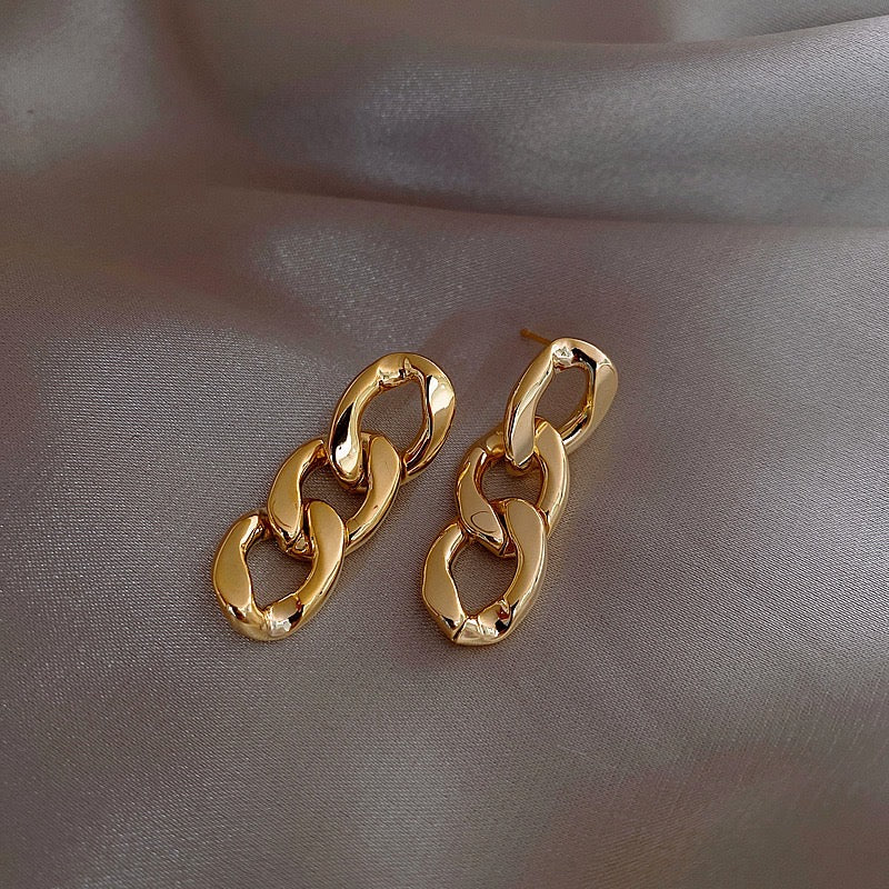 Simple Cuba Chain Earrings made of alloy and S925, featuring a stylish chain design, measuring 3.6cm by 1.2cm.