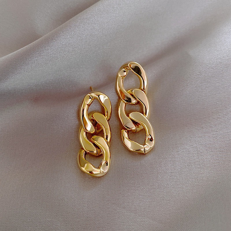 Simple Cuba Chain Earrings made of alloy and S925, featuring a stylish chain design, measuring 3.6cm by 1.2cm.