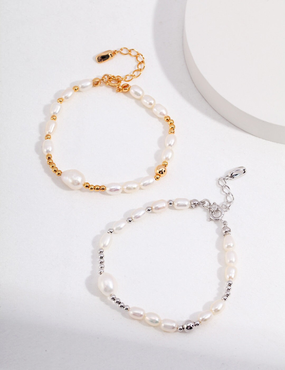 A delicate Simple Elegant Pearl Bracelet featuring natural pearls and gold vermeil, elegantly displayed on a soft fabric background.