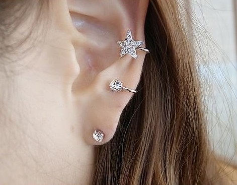 Single Left Ear Star Ear Stud and Clip featuring alloy material and sparkling artificial rhinestones, designed for stylish wear.